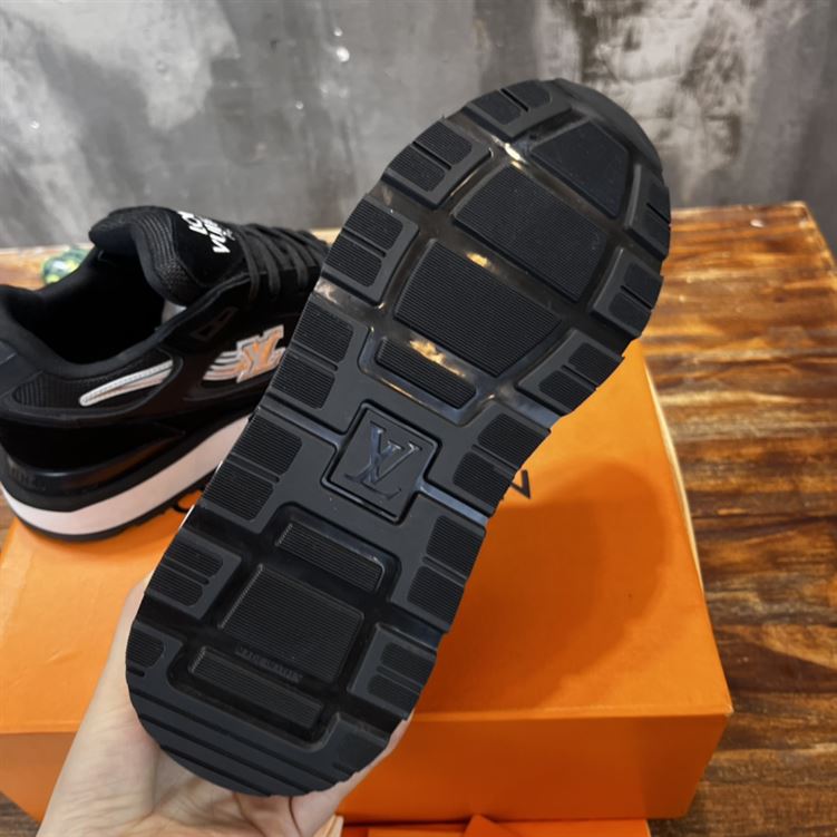 LOUIS VUITTON RUN AWAY SNEAKER   LVS010
