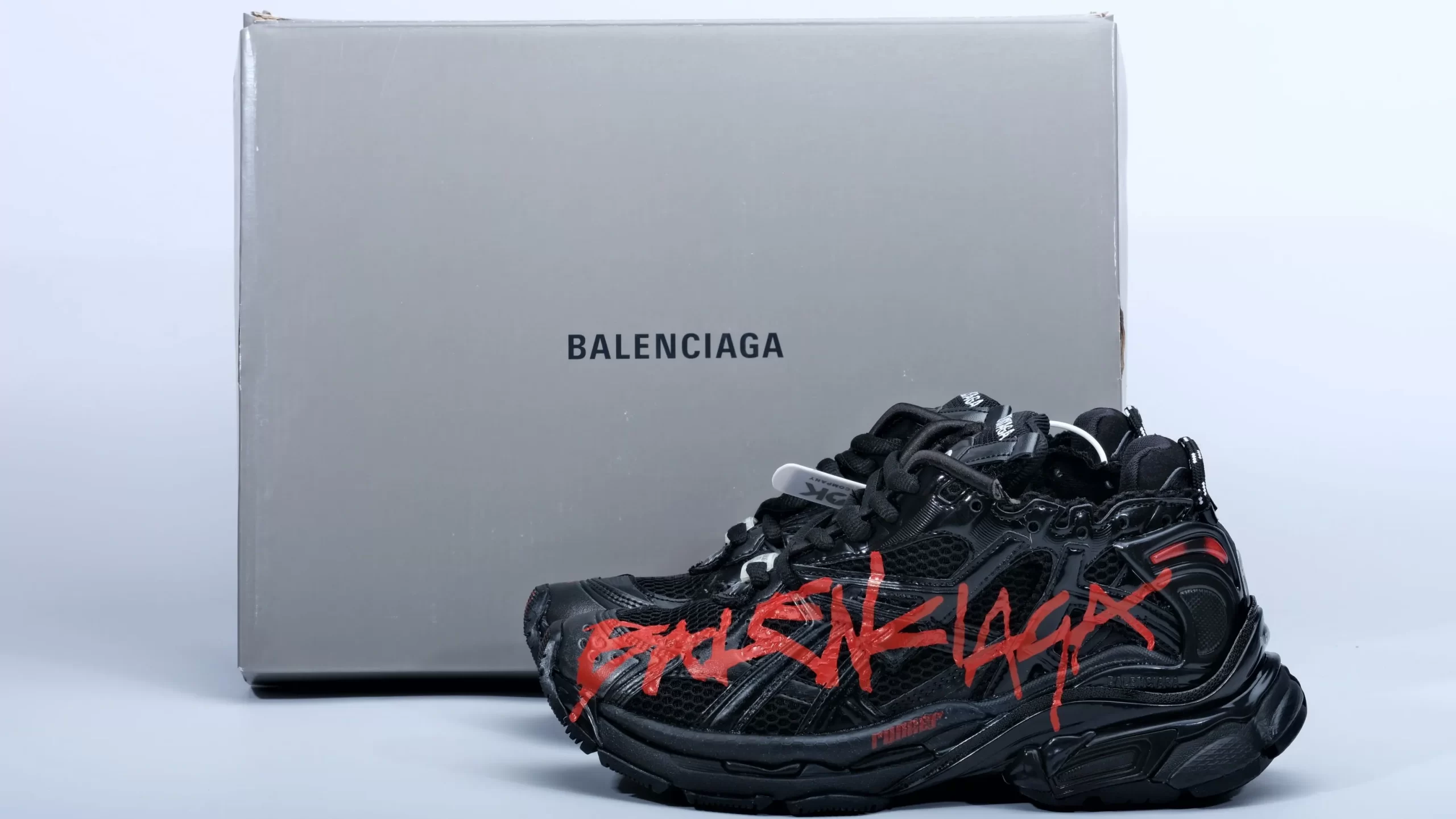 Runner Graffiti Sneaker in Red and black mesh and nylon