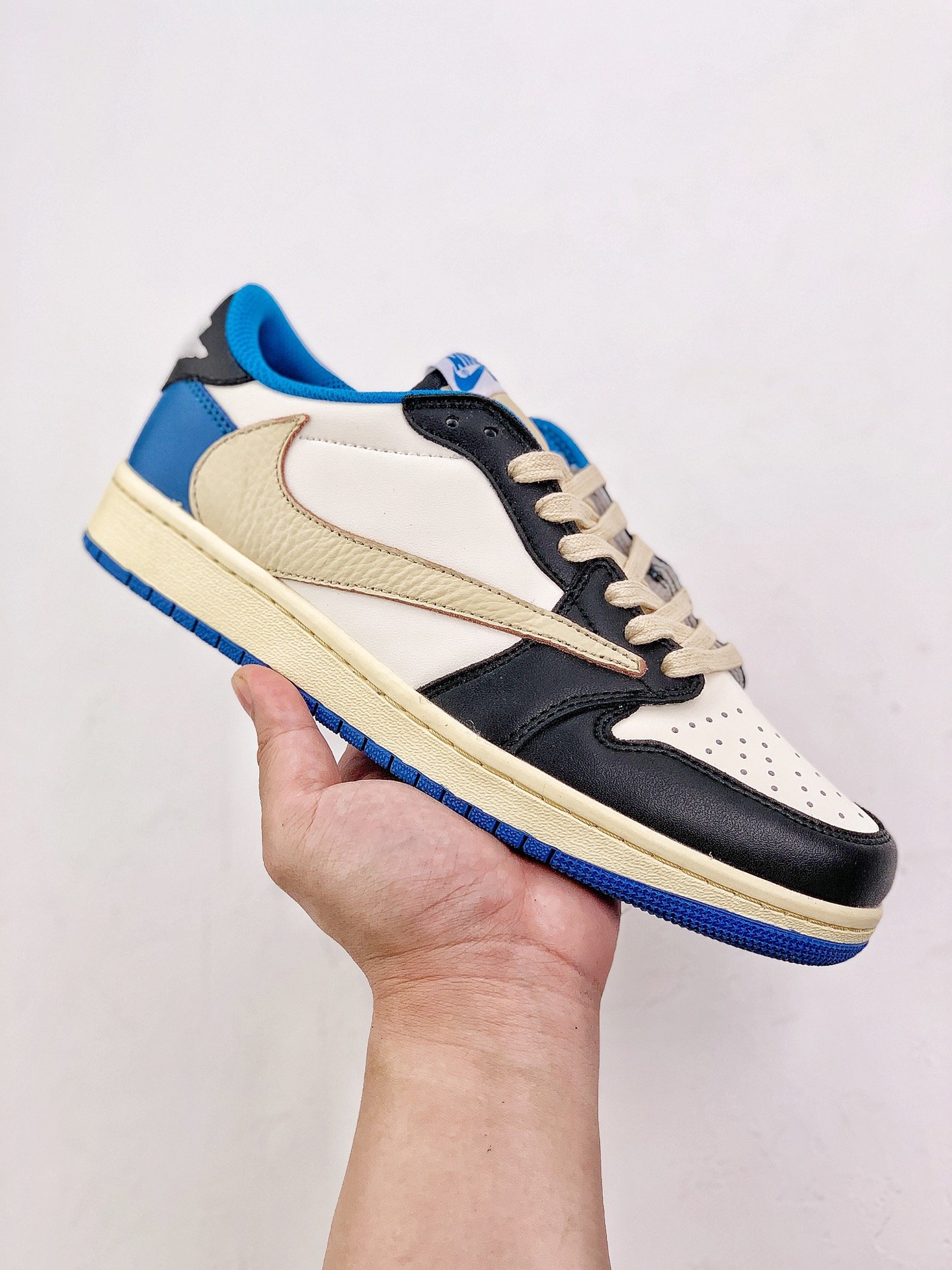 Jordan 1 Low fragment design x Travis Scott extended size