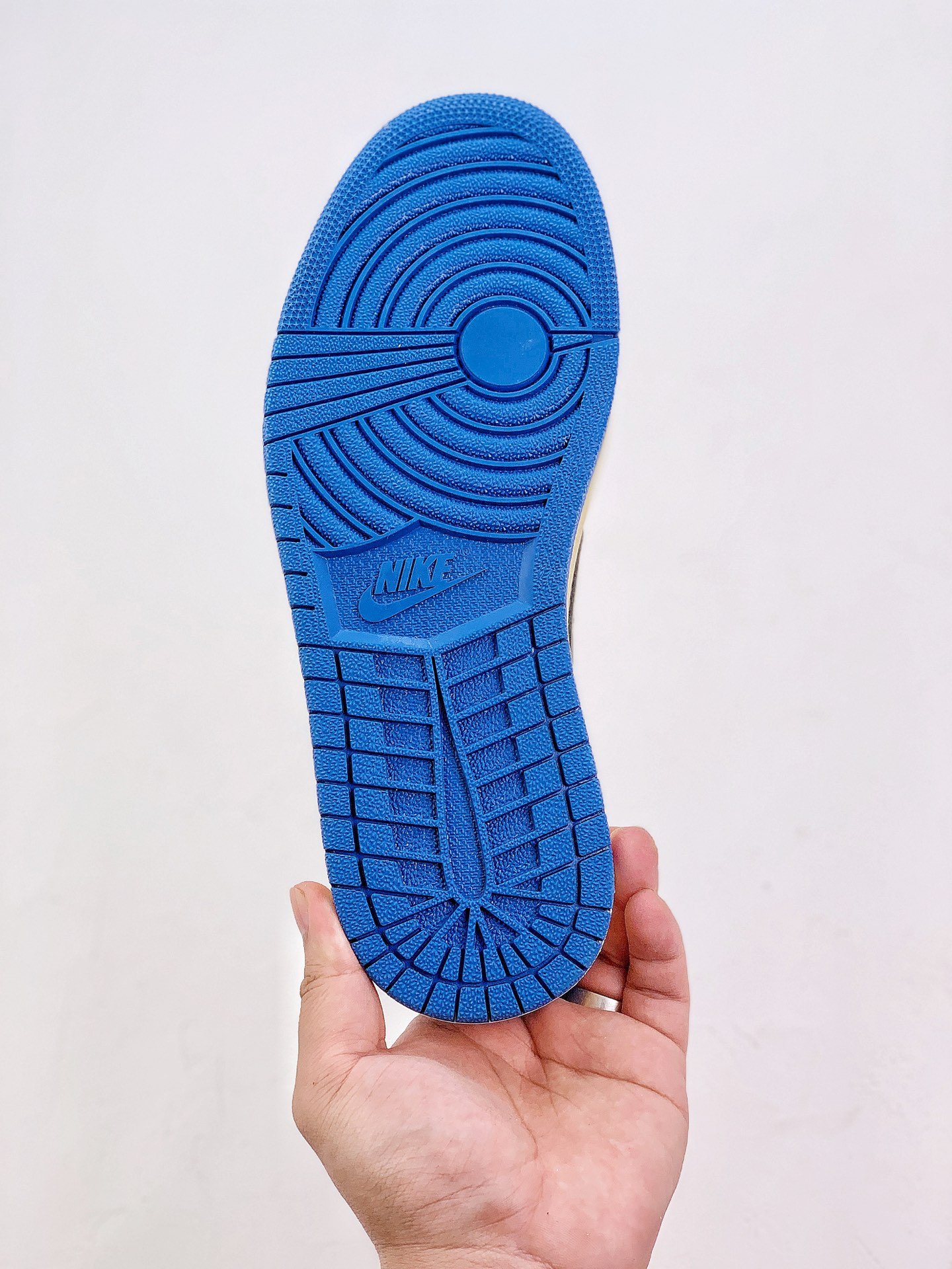 Jordan 1 Low fragment design x Travis Scott extended size