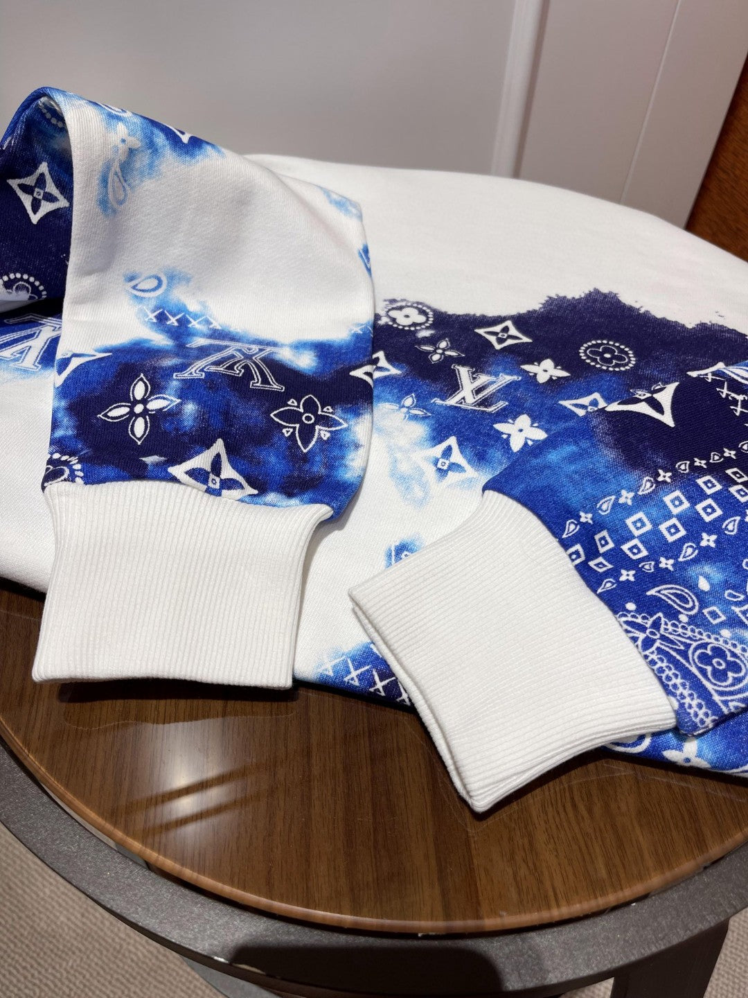 Louis Vuitton Sweatshirt