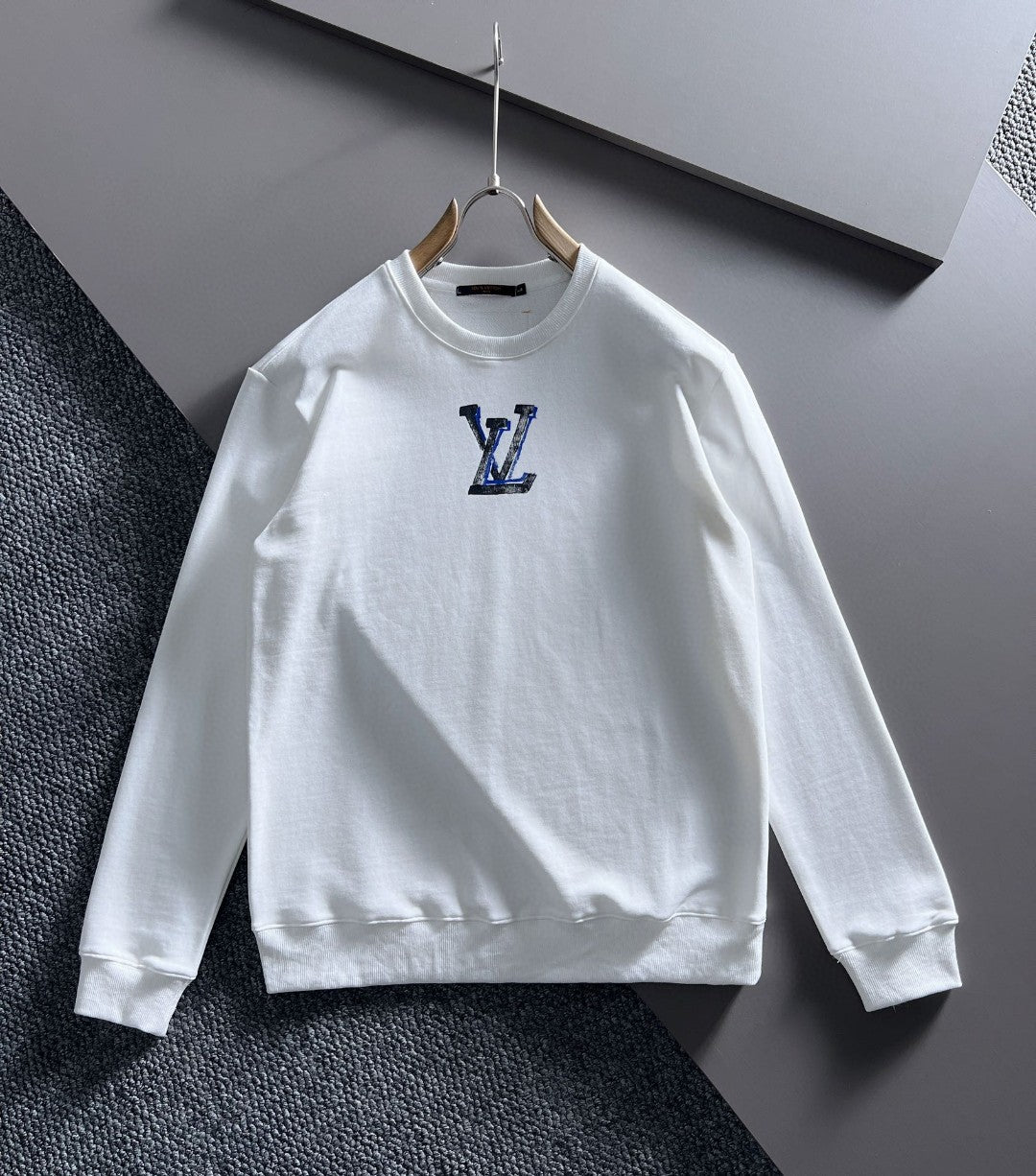 Louis Vuitton Sweatshirt