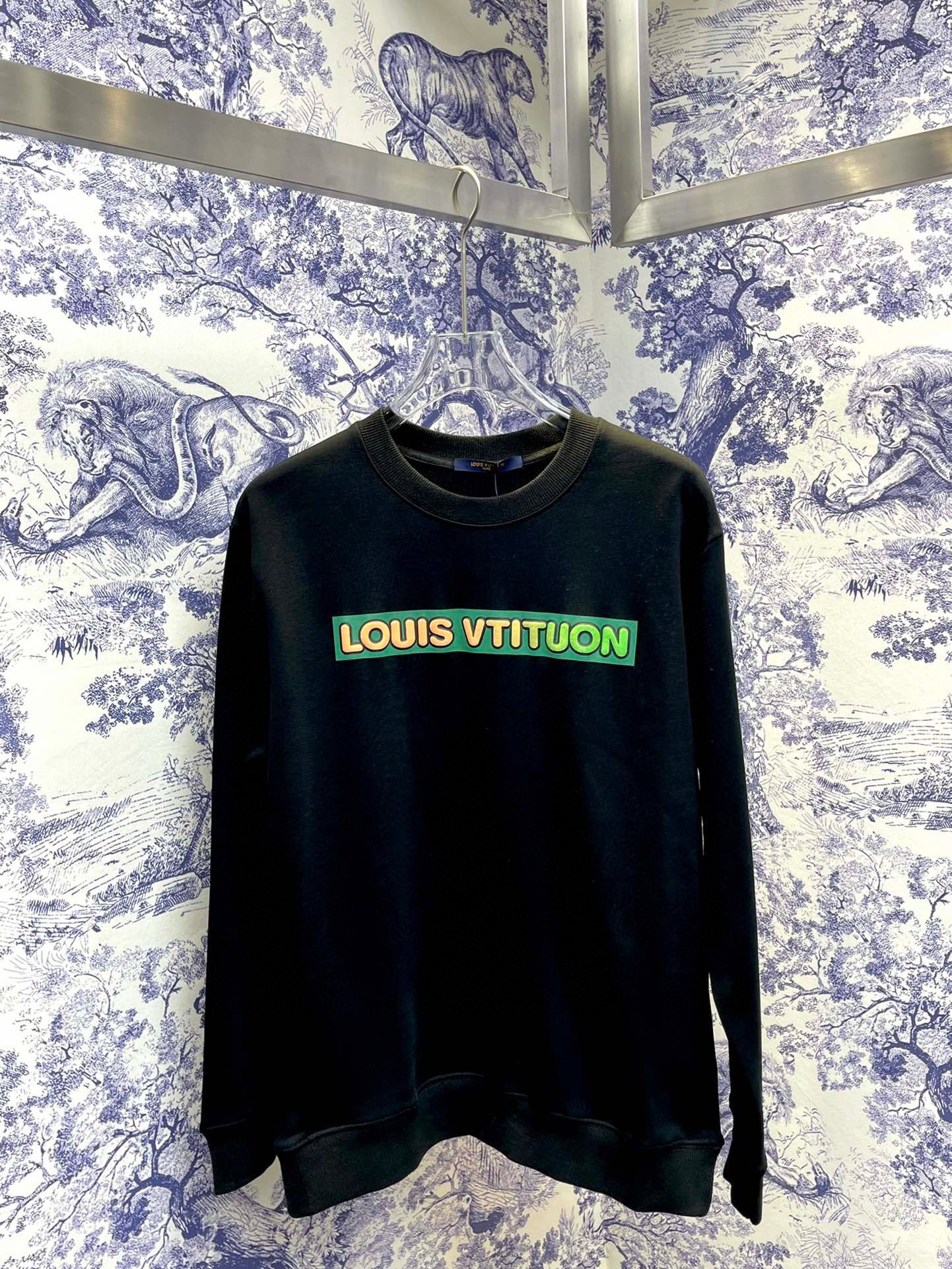Louis Vuitton Sweatshirt