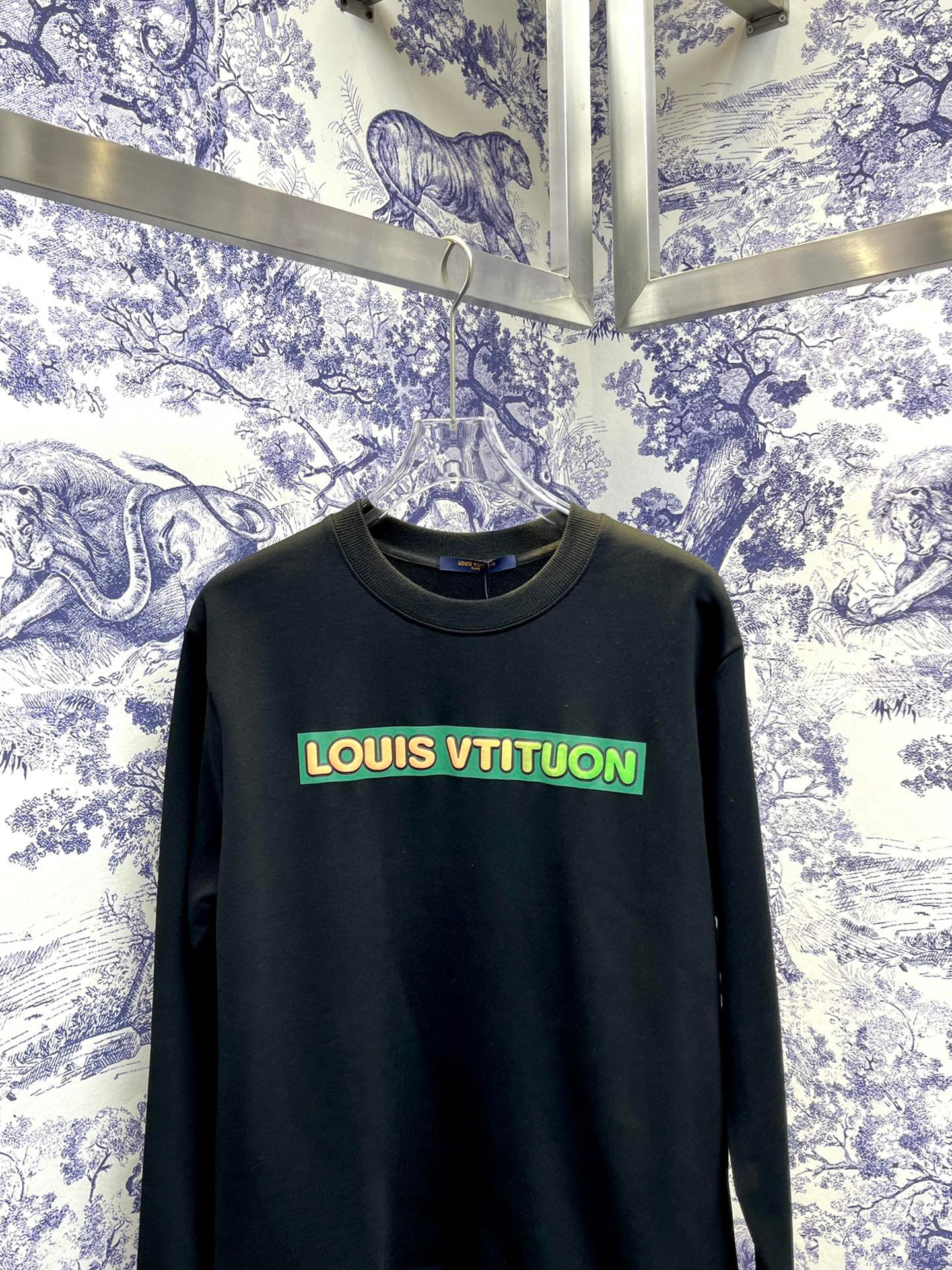 Louis Vuitton Sweatshirt