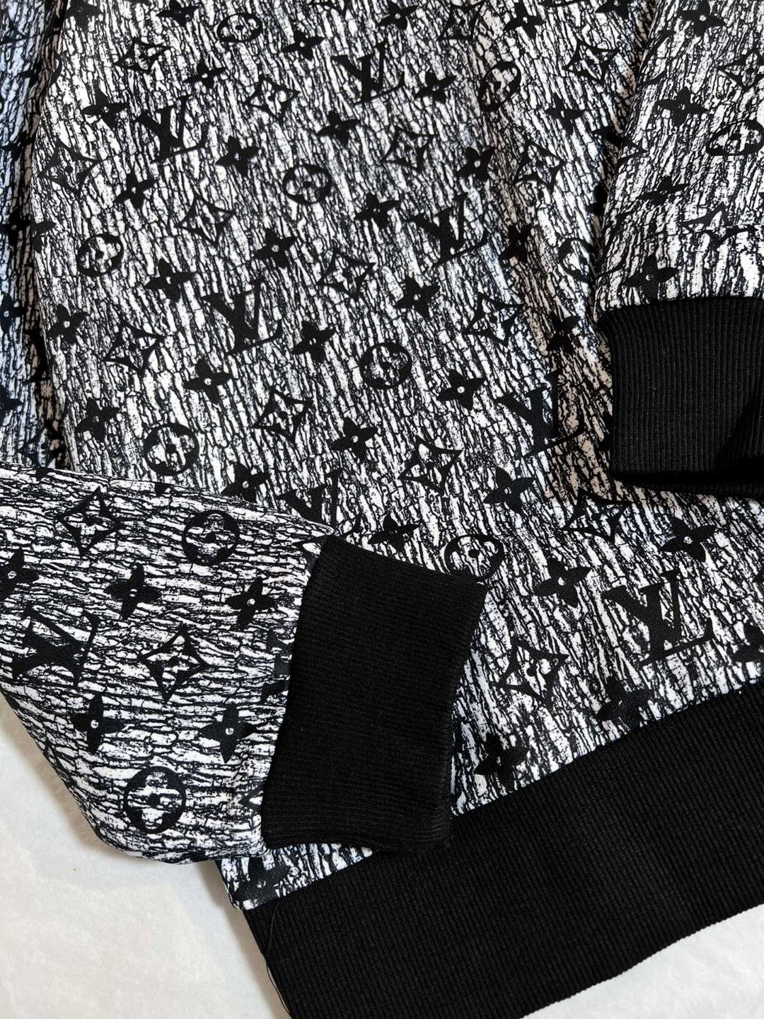 Louis Vuitton Sweatshirt