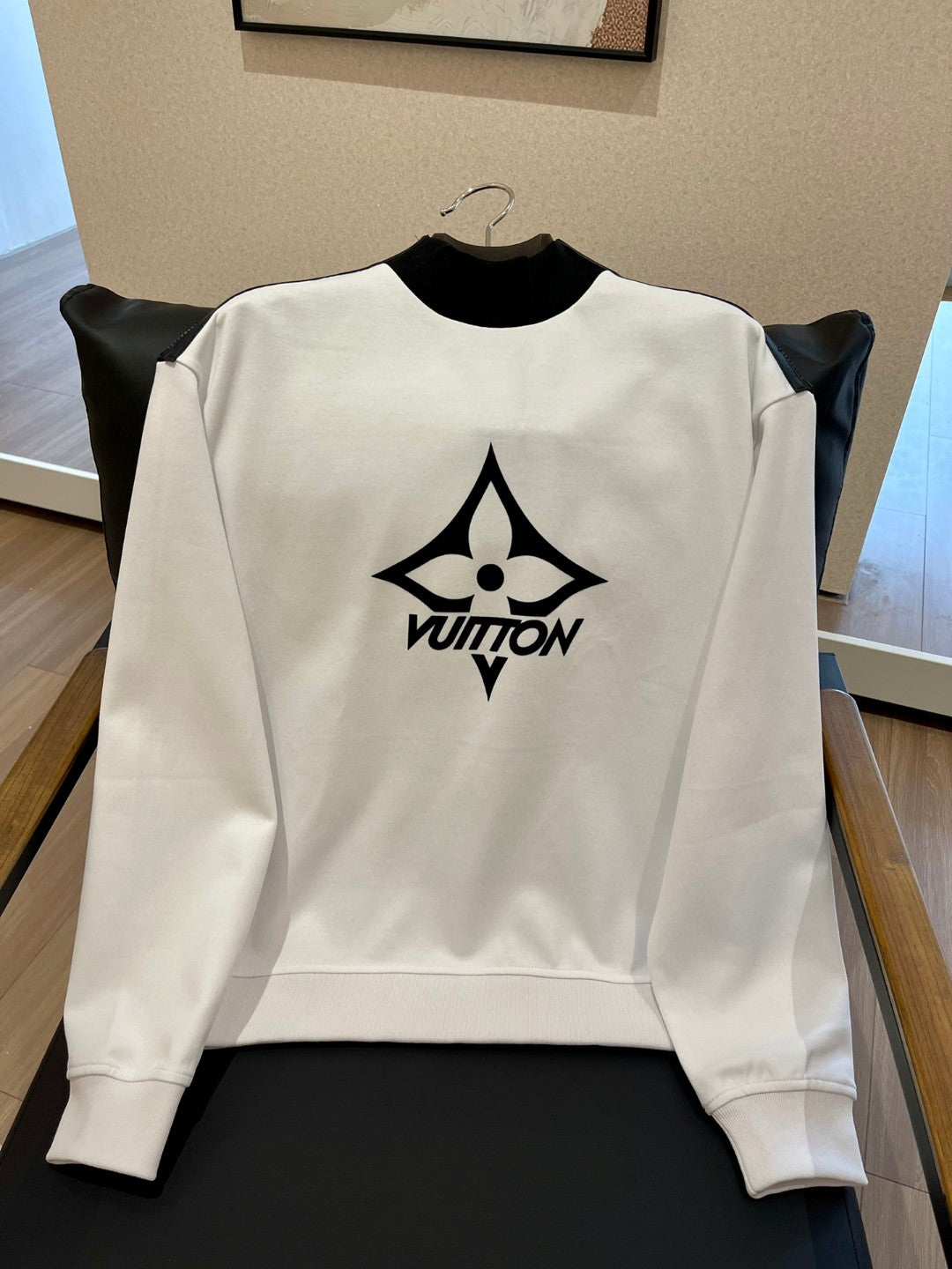 Louis Vuitton Sweatshirt