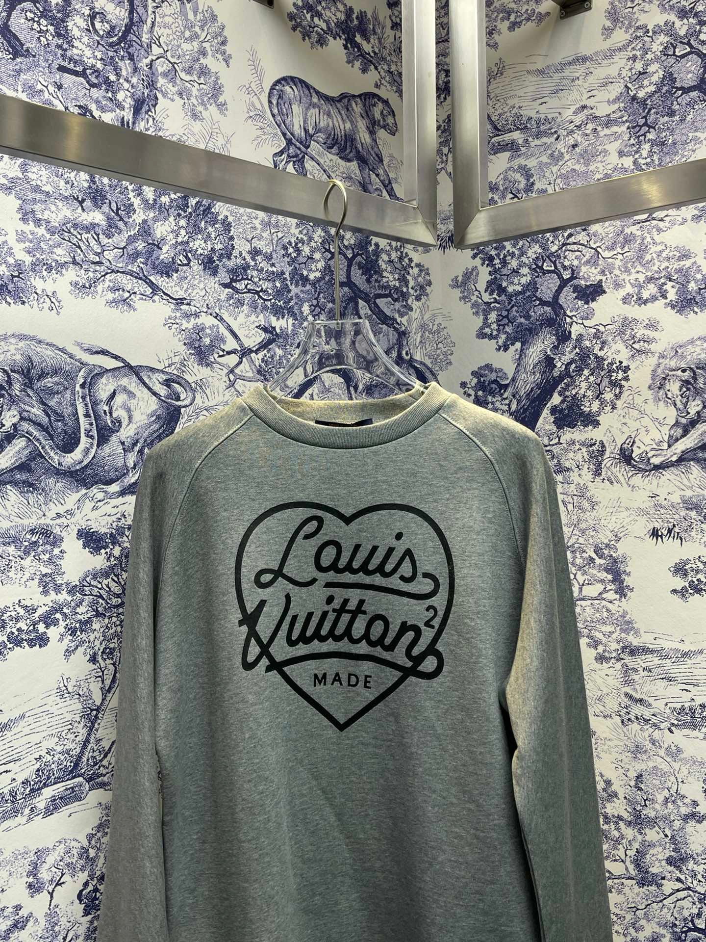 Louis Vuitton Sweatshirt
