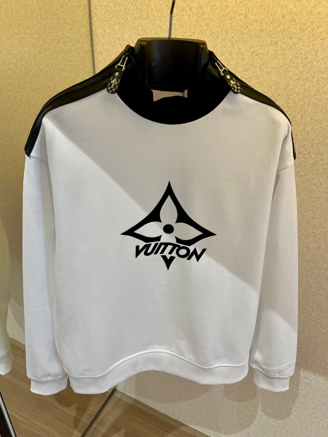 Louis Vuitton Sweatshirt