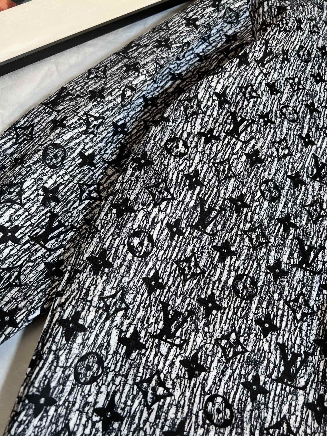 Louis Vuitton Sweatshirt