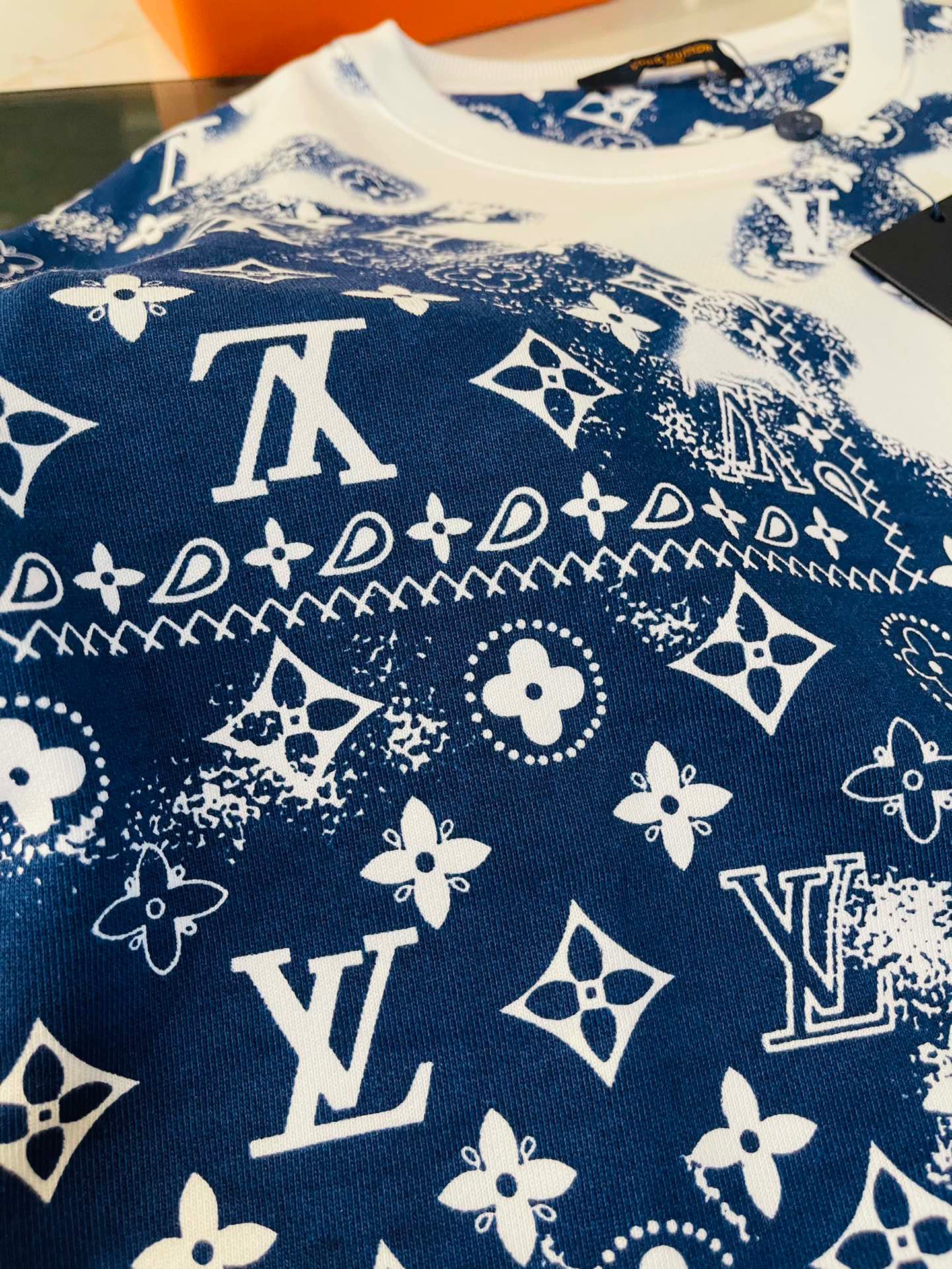 Louis Vuitton Sweatshirt