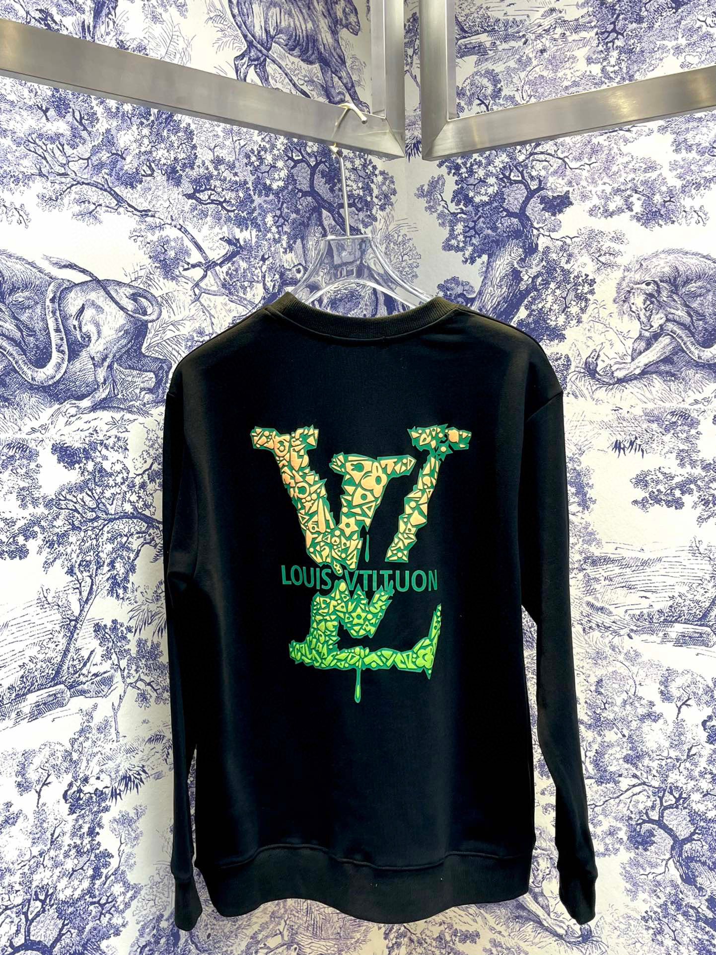 Louis Vuitton Sweatshirt