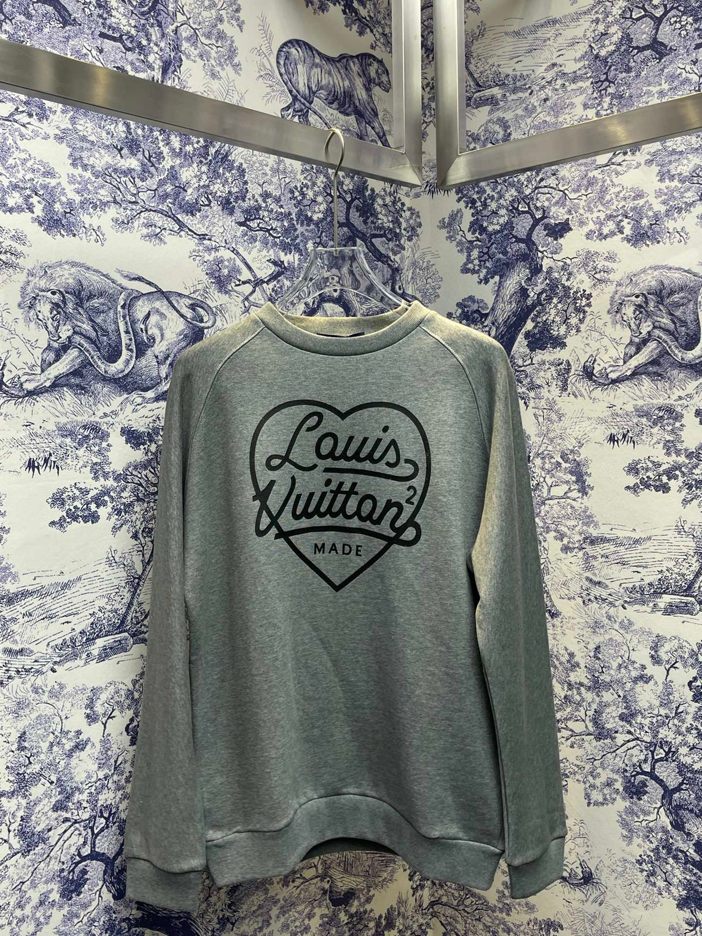 Louis Vuitton Sweatshirt