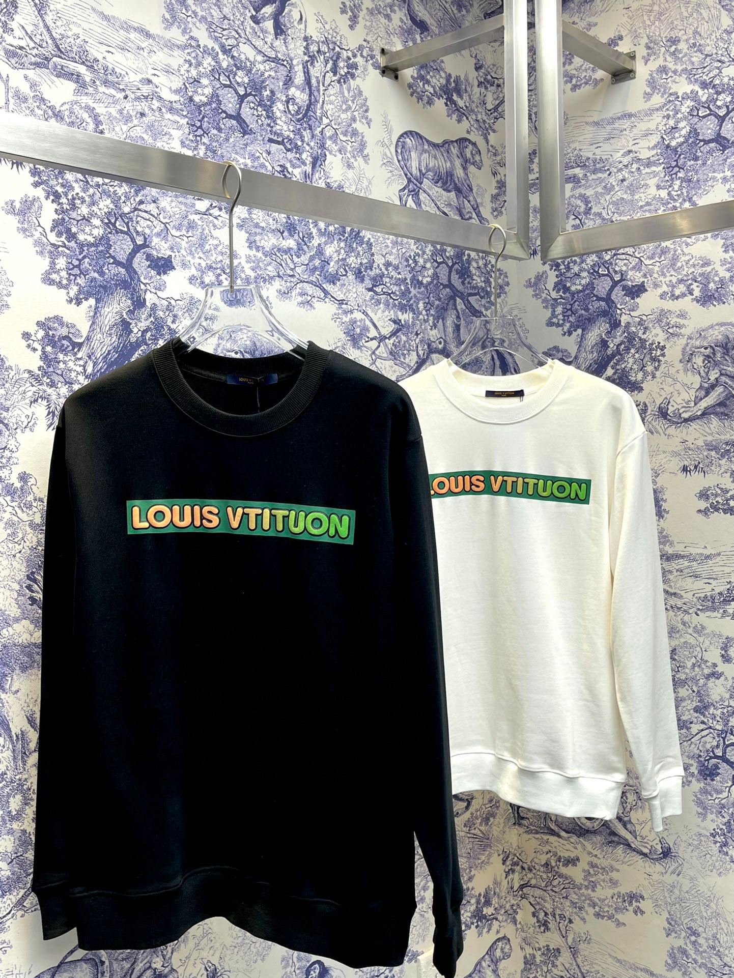 Louis Vuitton Sweatshirt