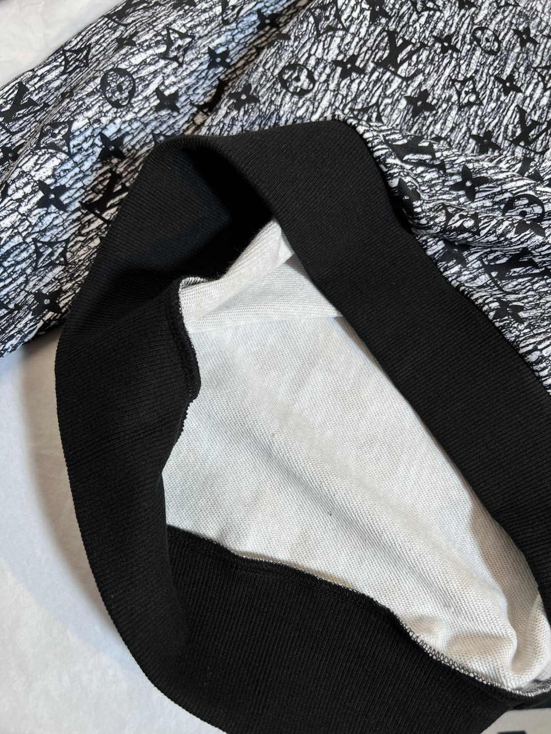 Louis Vuitton Sweatshirt