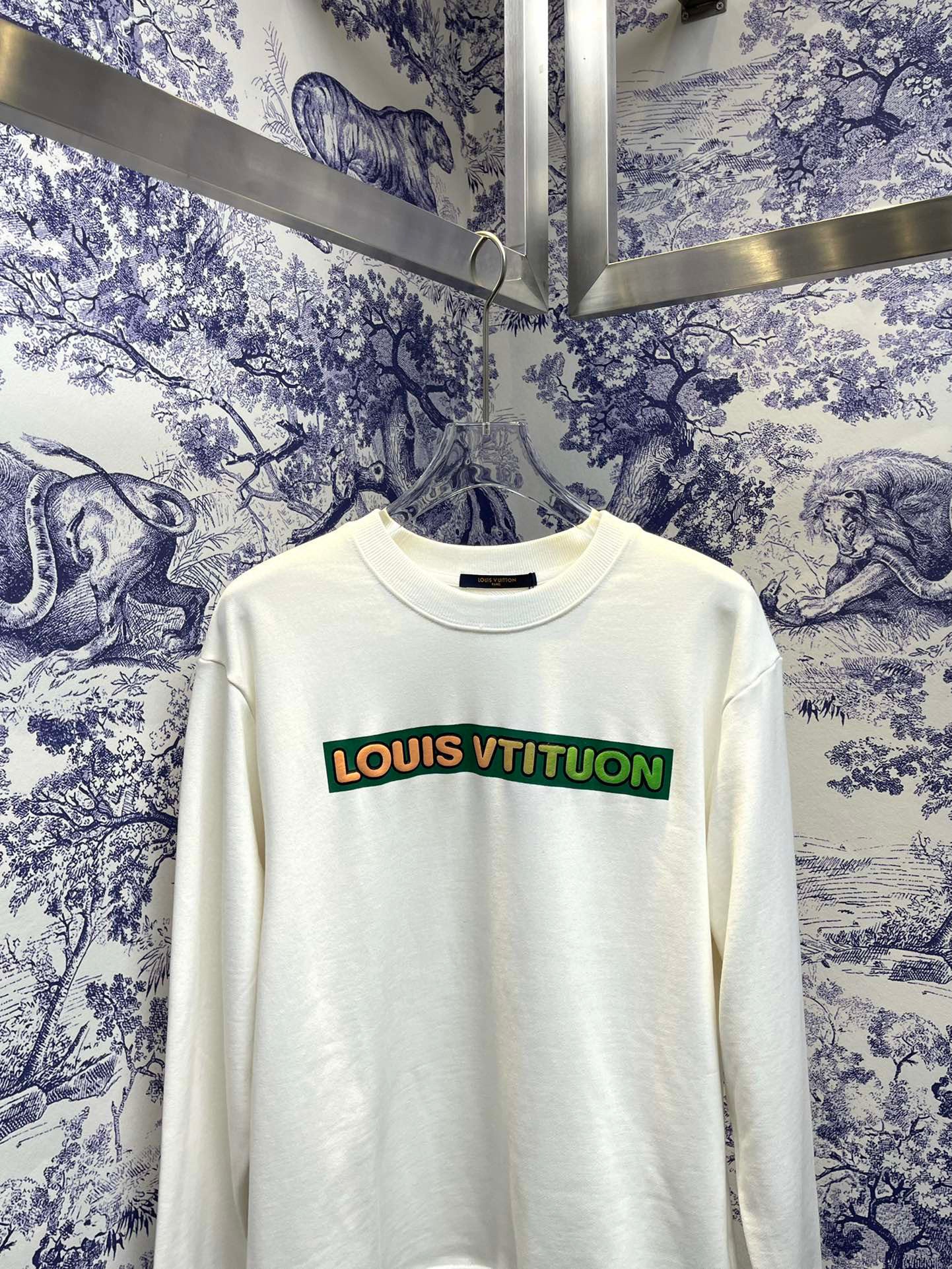 Louis Vuitton Sweatshirt