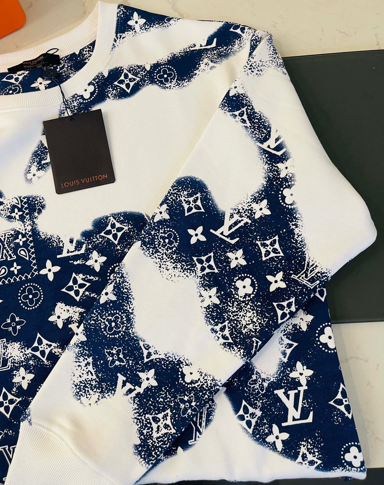 Louis Vuitton Sweatshirt