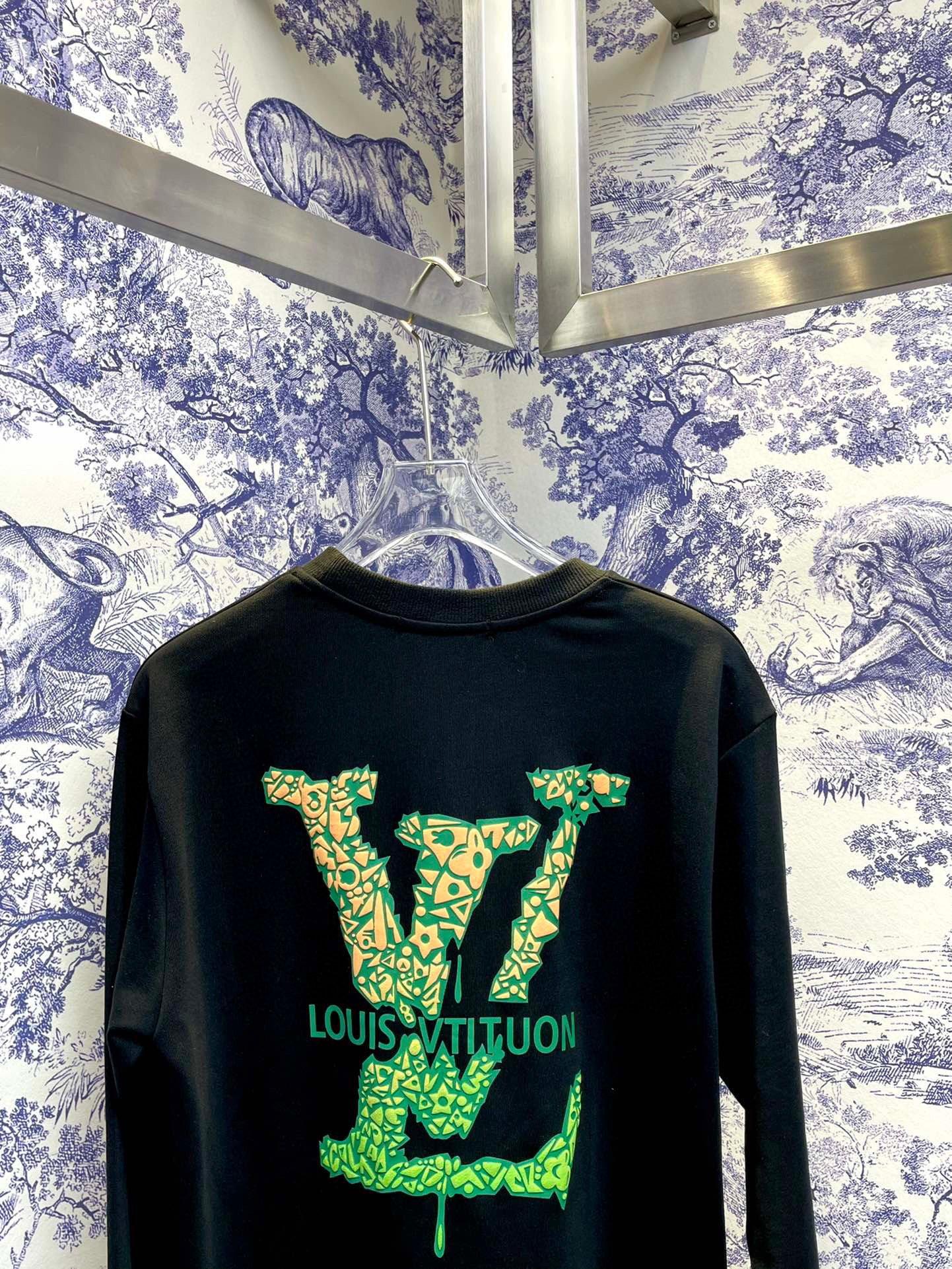 Louis Vuitton Sweatshirt