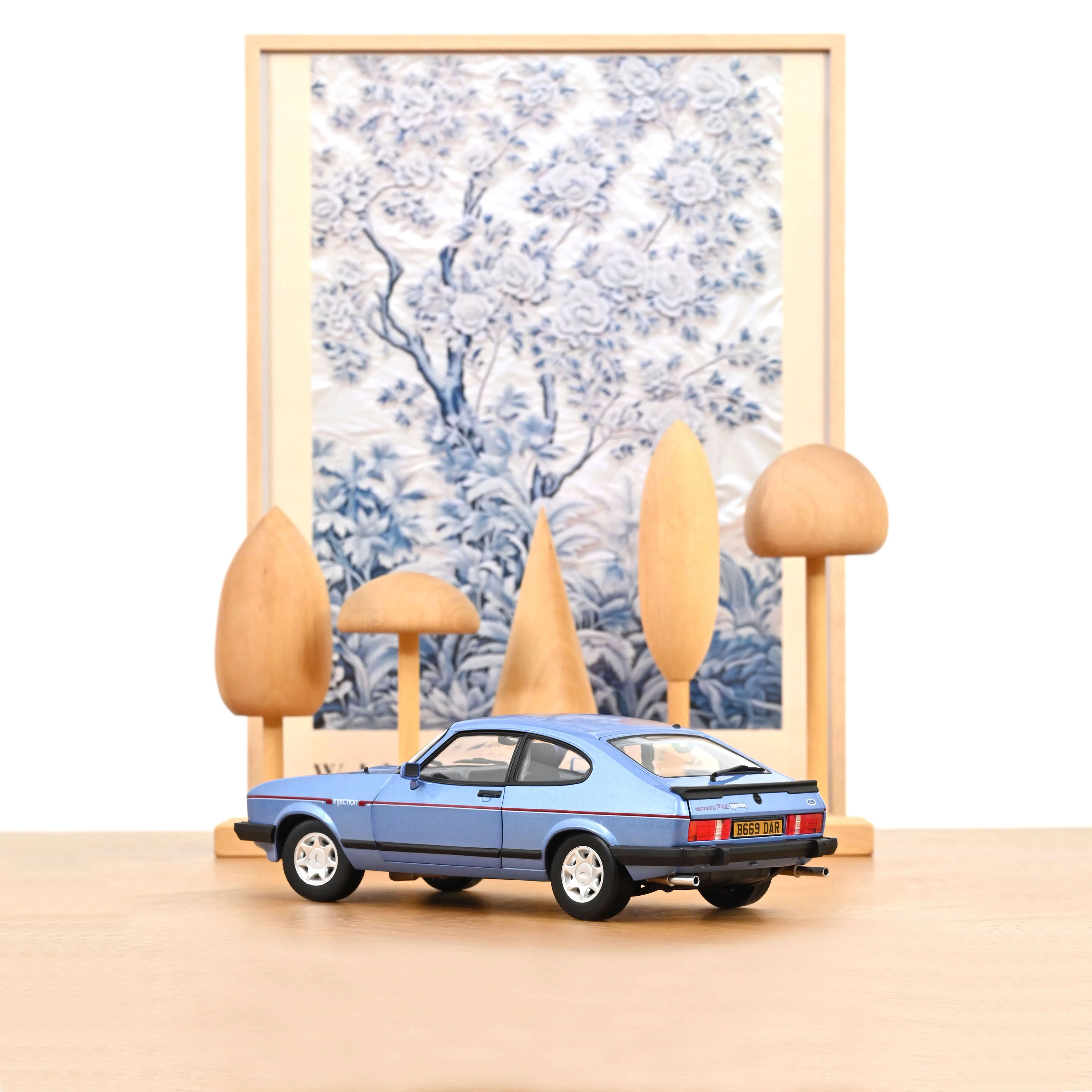 Ford Capri Mk.III 2.8 Injection RHD 1984 Bleu Paris métallisé 1/18