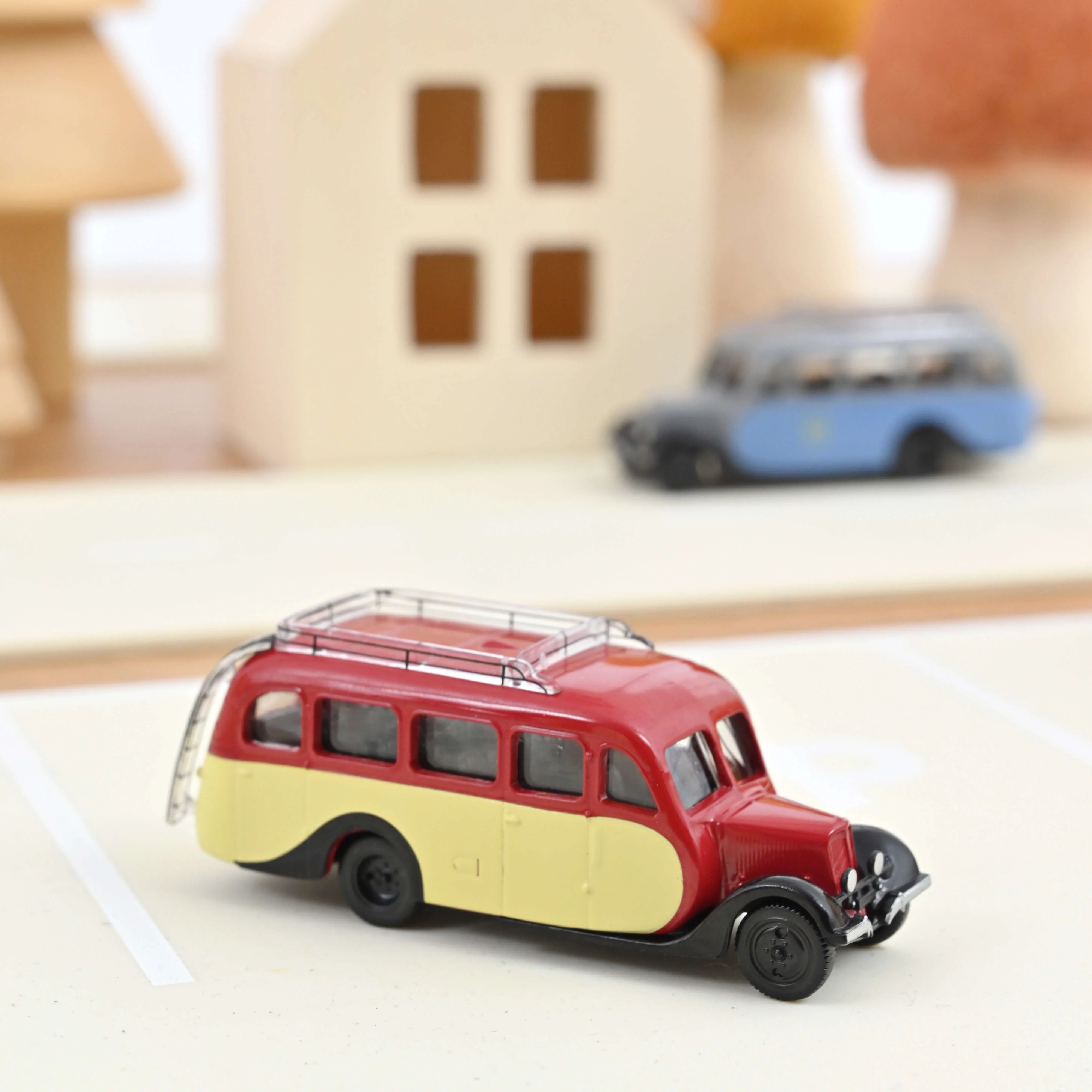 Citroën U23 Autocar 1947 Rouge et Jaune 1/87