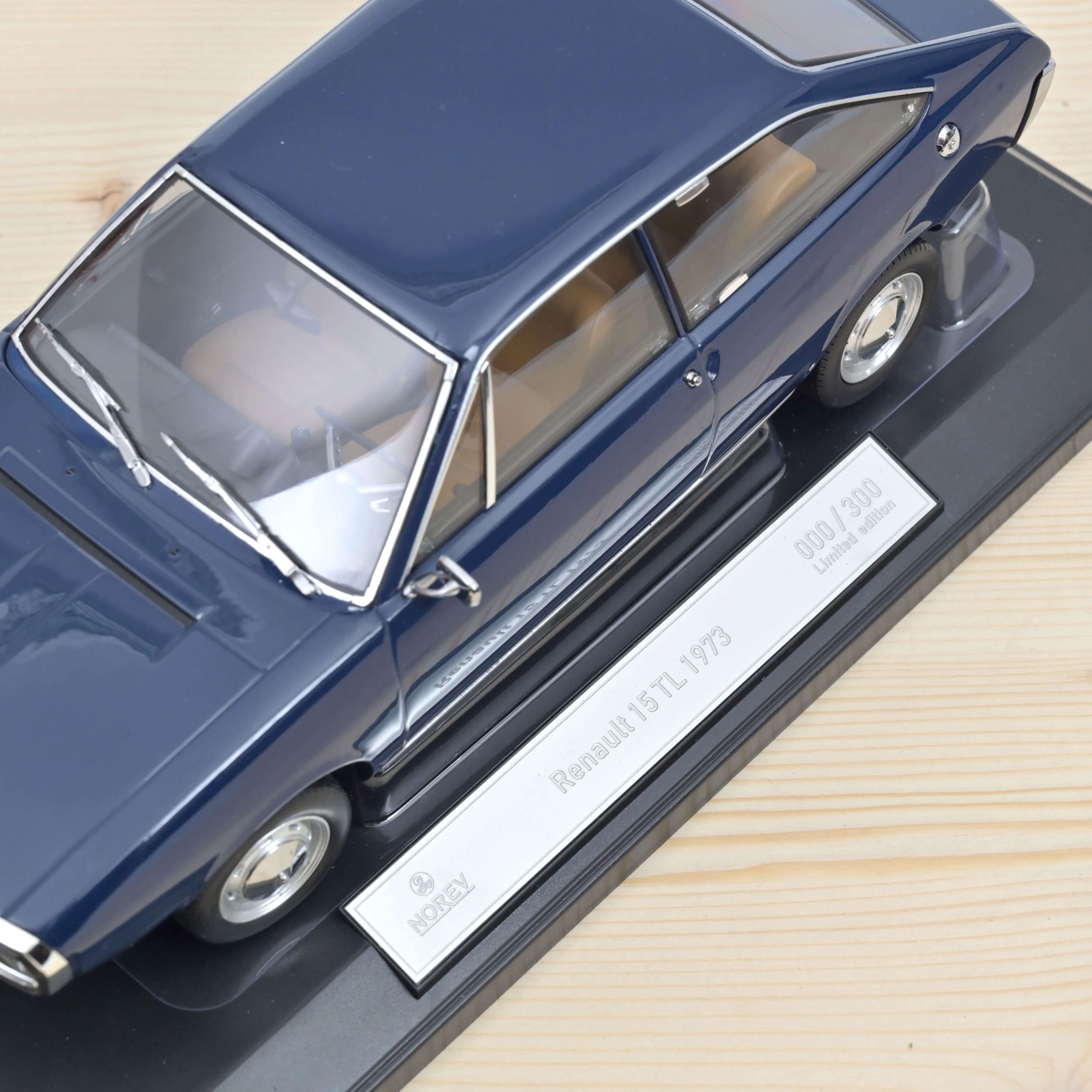 Renault 15 TL 1973 Bleu foncé 1/18 - 300pcs