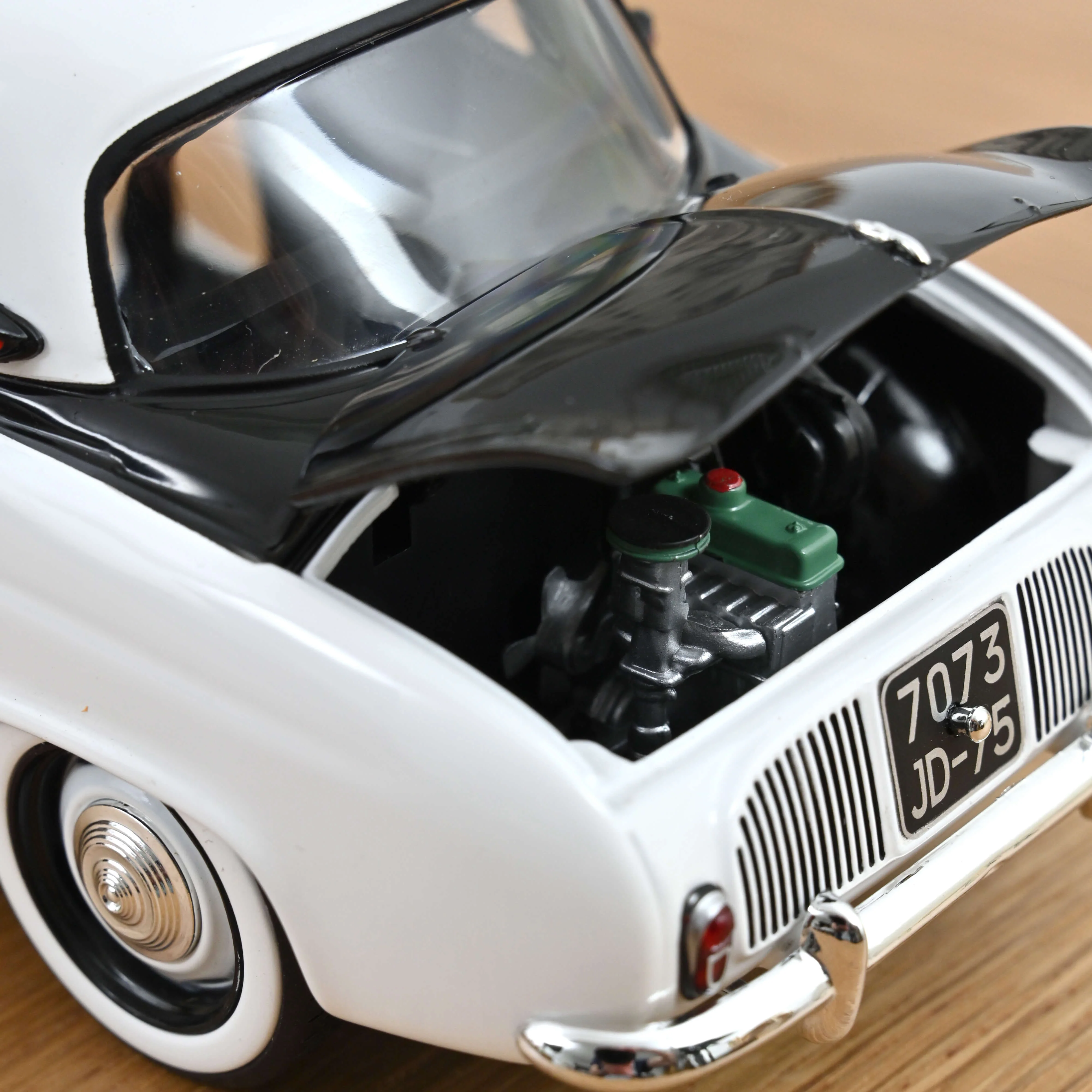 Renault Dauphine 1958 Police Pie 1/18 - 200pcs