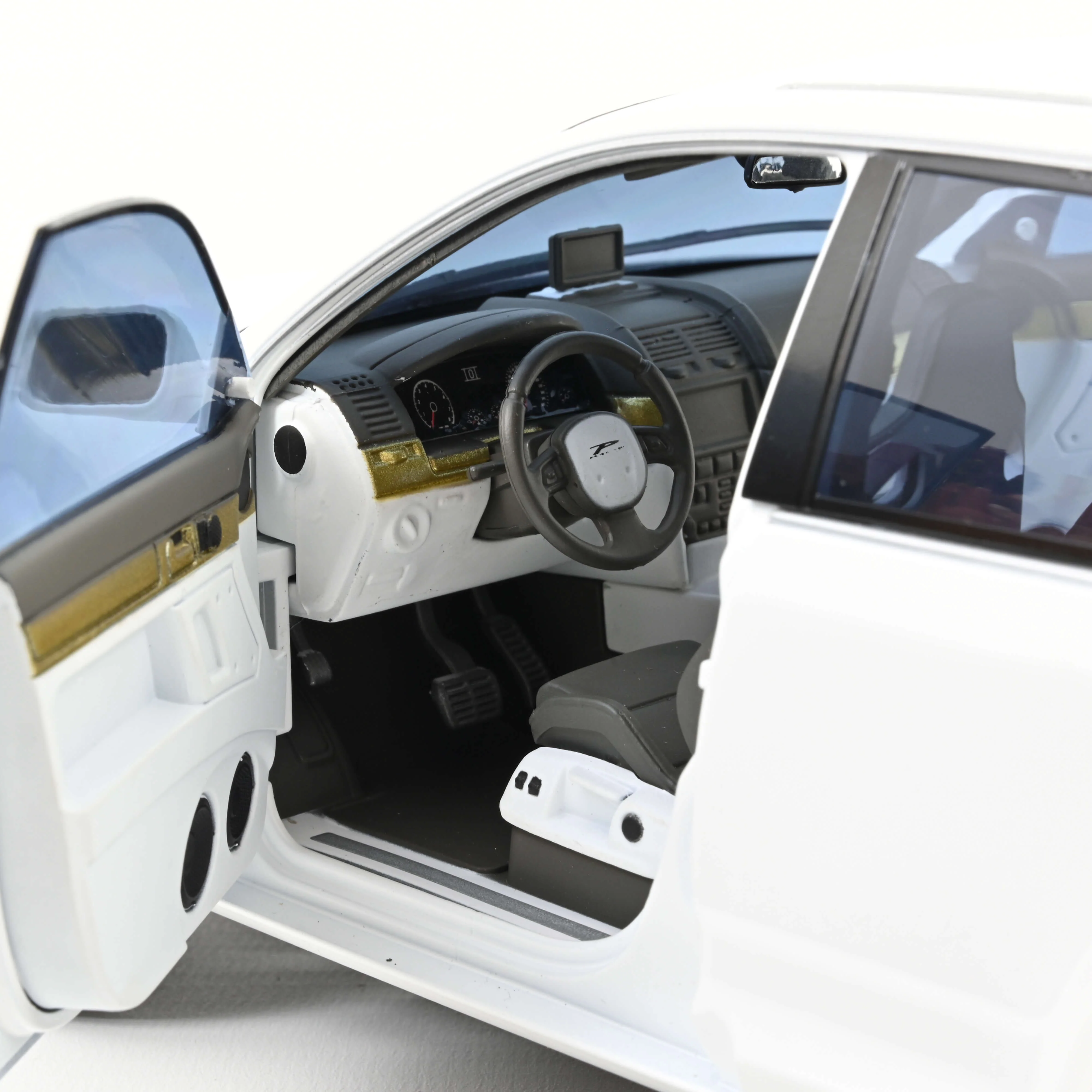 VW P24 by Parotech 2008 Blanc mat 1/18