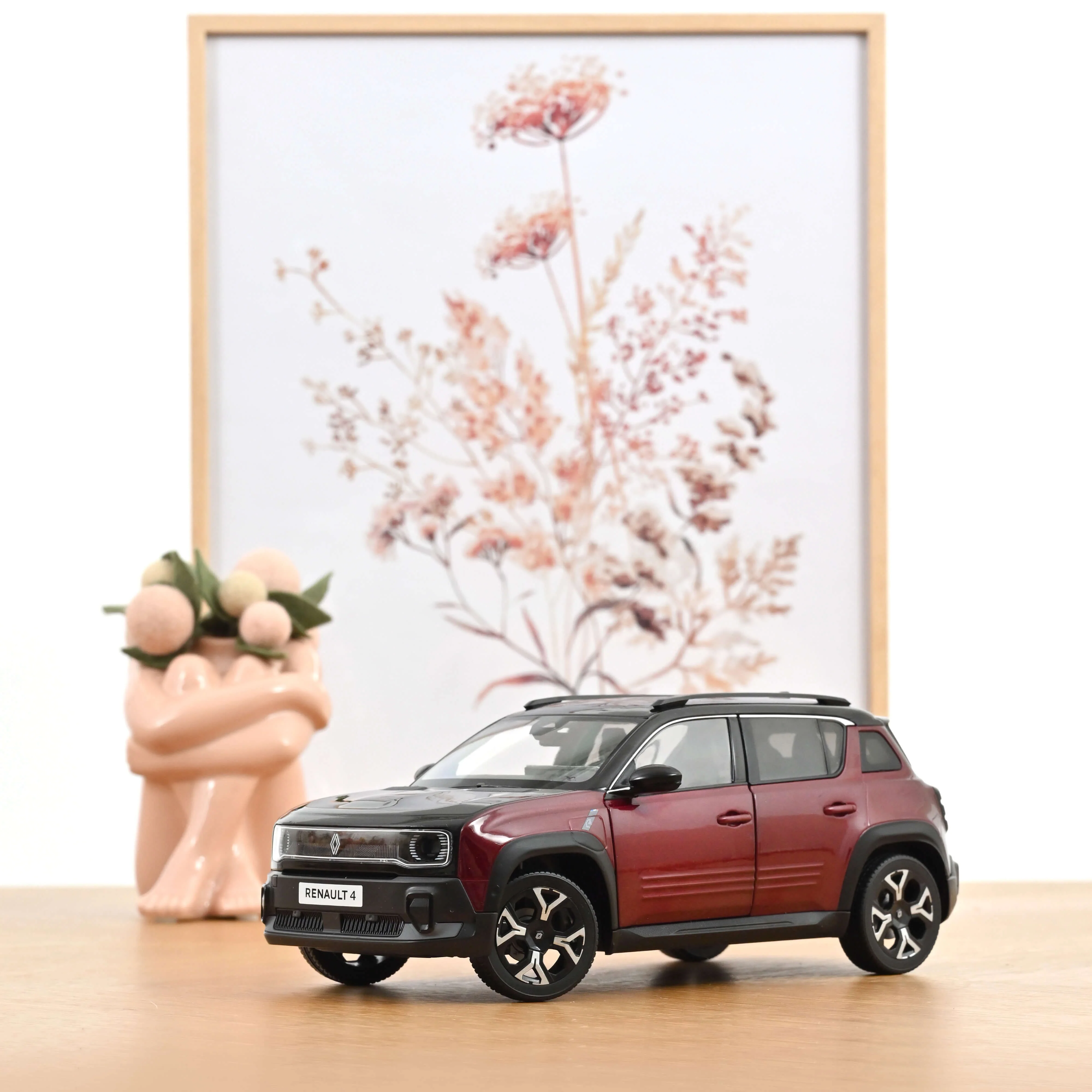Renault 4 E-Tech Electrique 2025 Rouge Carmin 1/18 - 300pcs