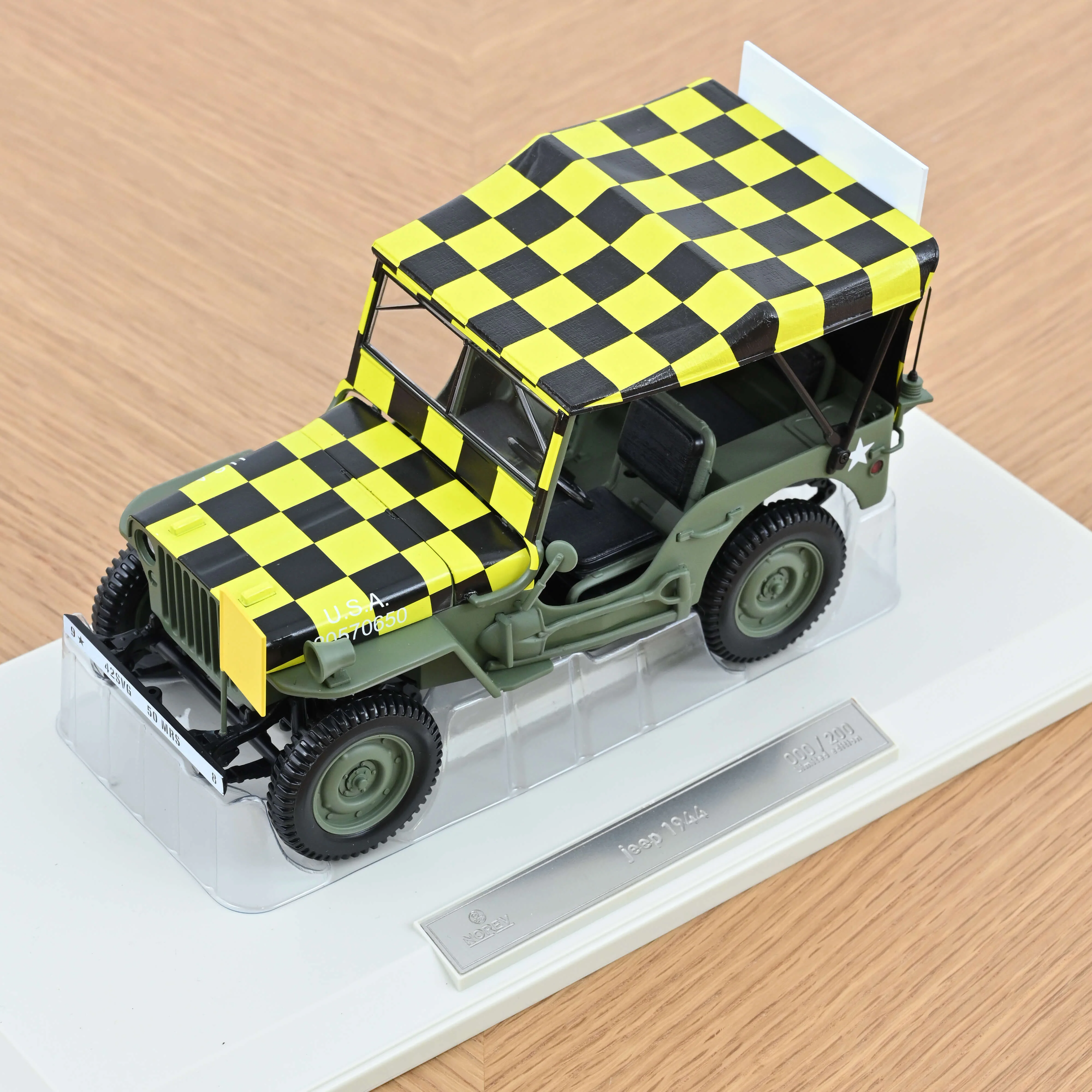 Jeep Militaire 1944 Follow Me 1/18 - 200pcs