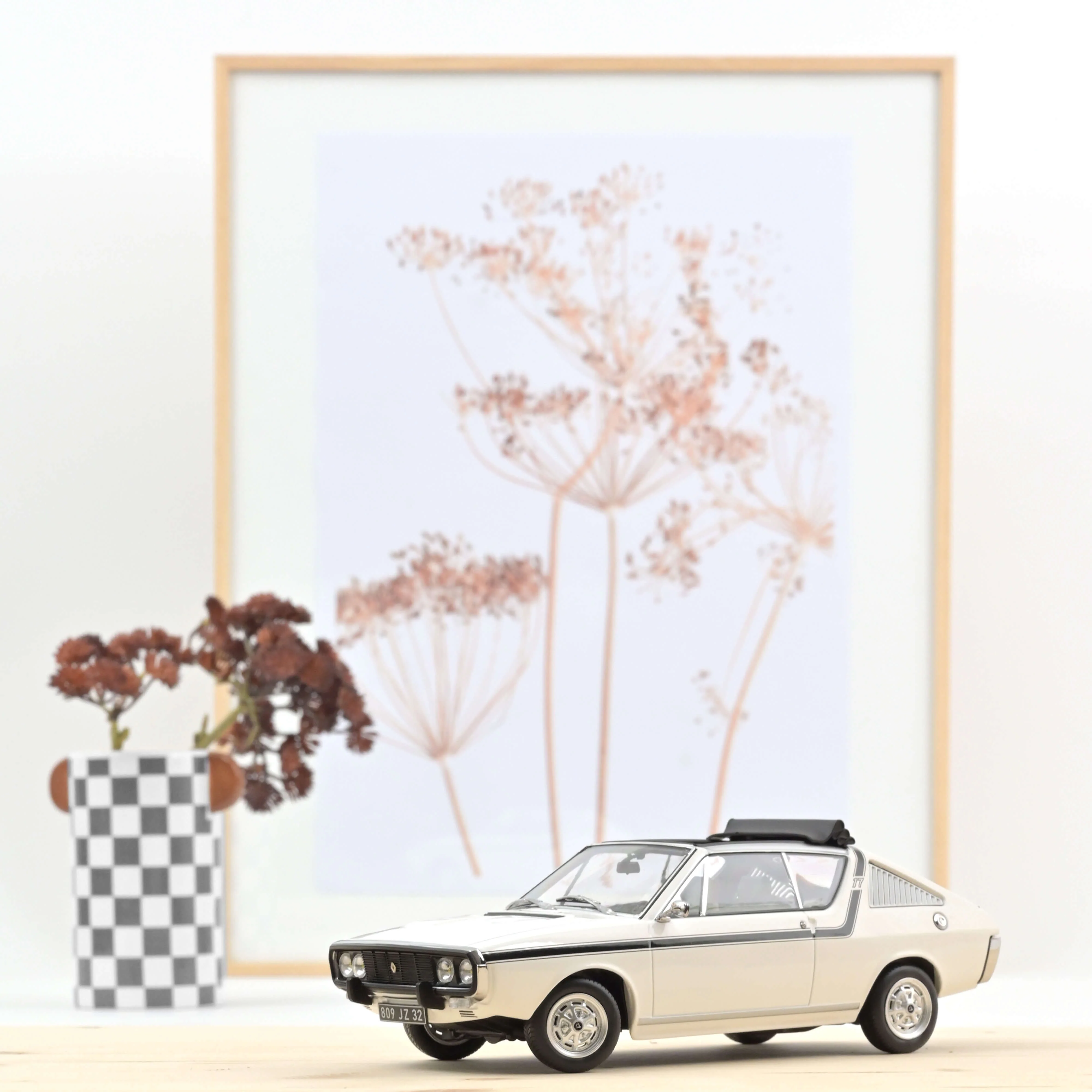 Renault 17 Gordini Découvrable 1975 Blanc 1/18 - 300pcs