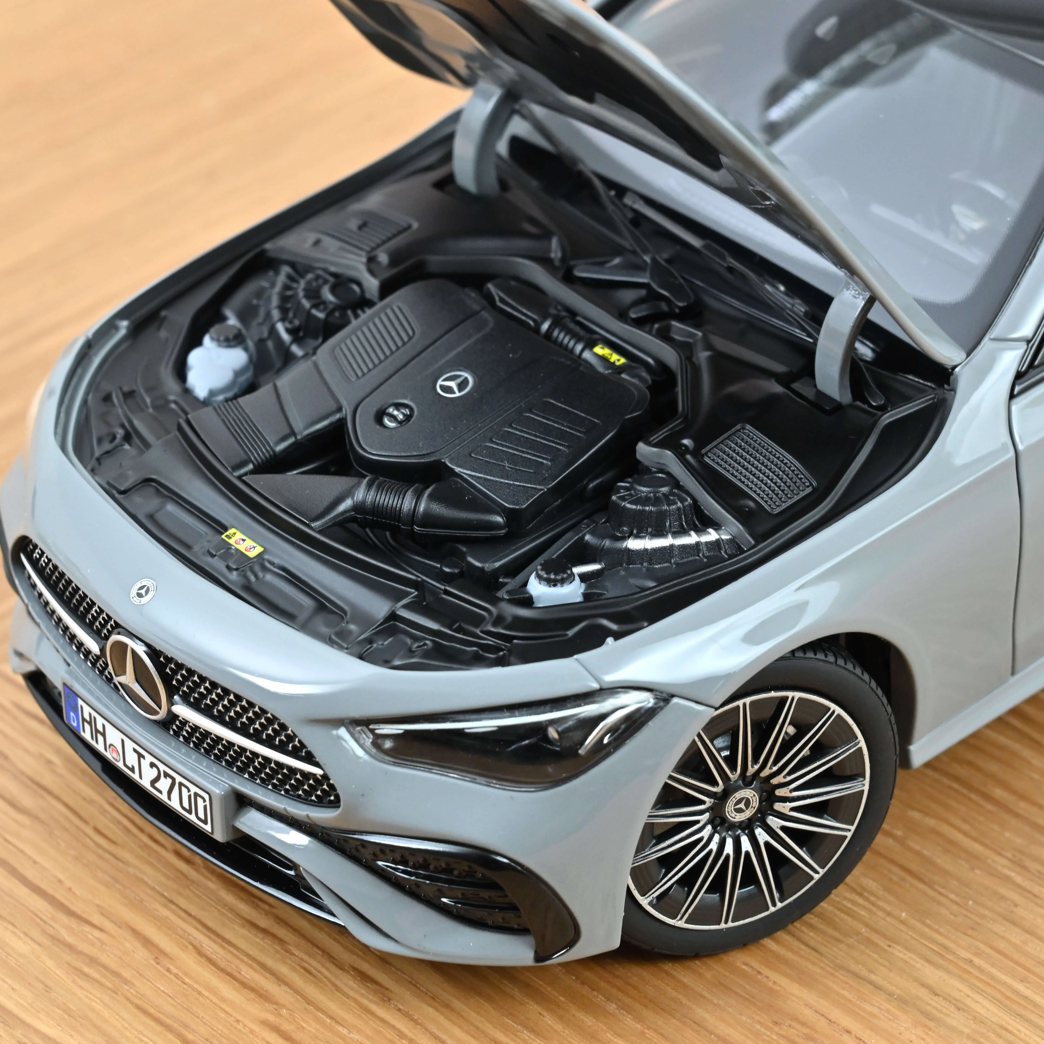 Mercedes-Benz CLE Coupé 2024 Gris Alpine 1/18 - 200pcs