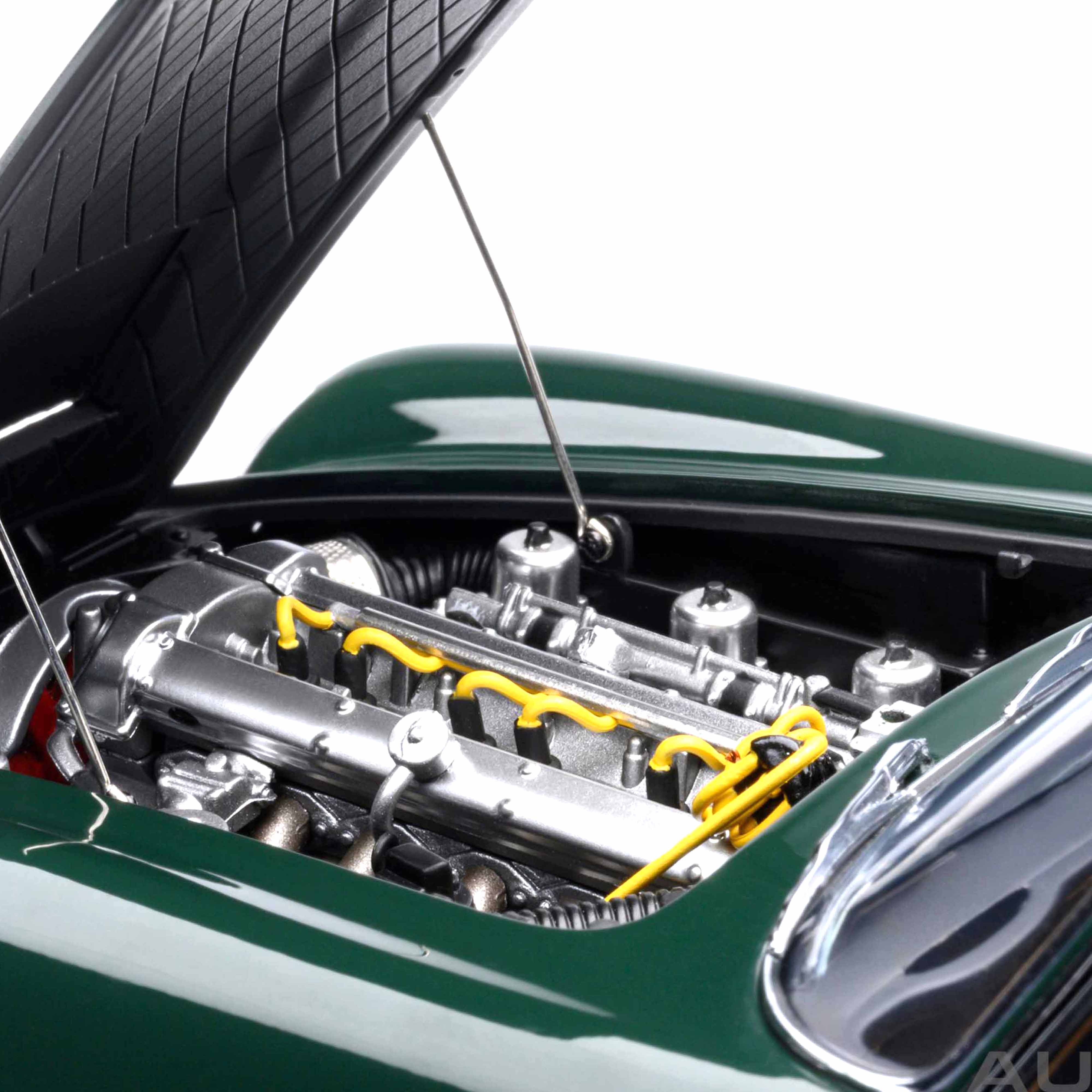 Aston Martin DB5 Vert de course britannique 1/18