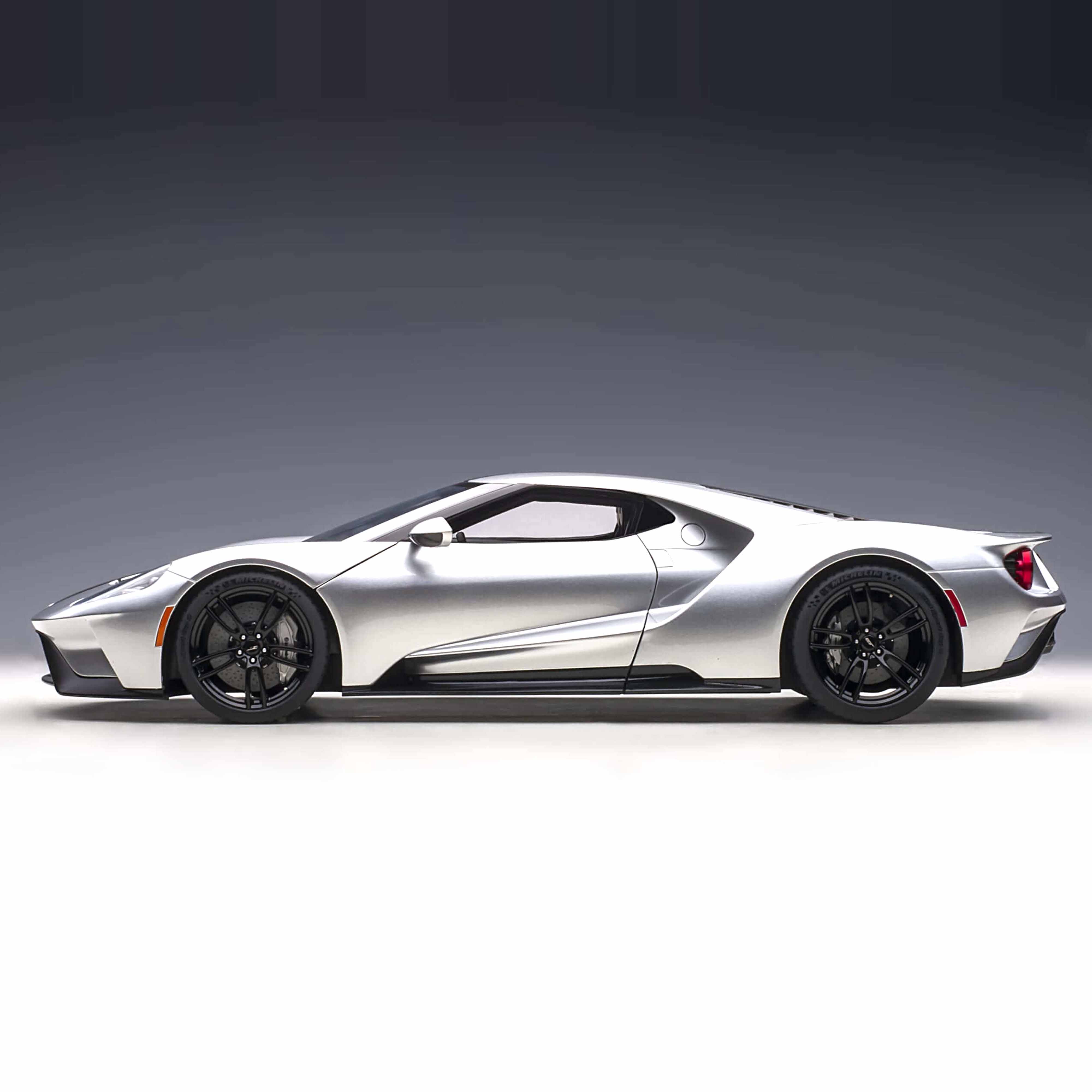 Ford GT 2017 Bandes argentées/noires 1/12