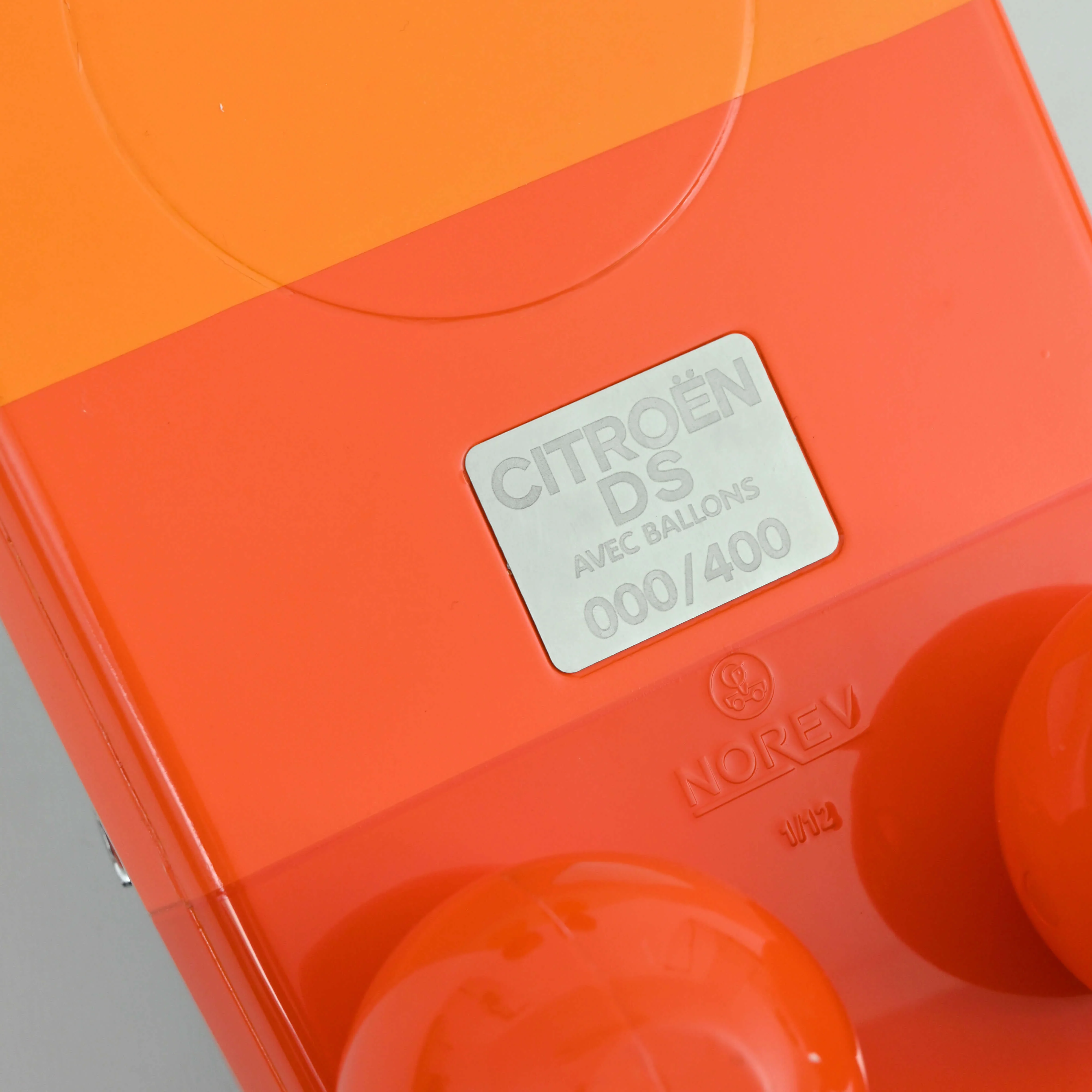 Citroën DS 19 sur boules 1959 Nuancier d'Orange 1/12