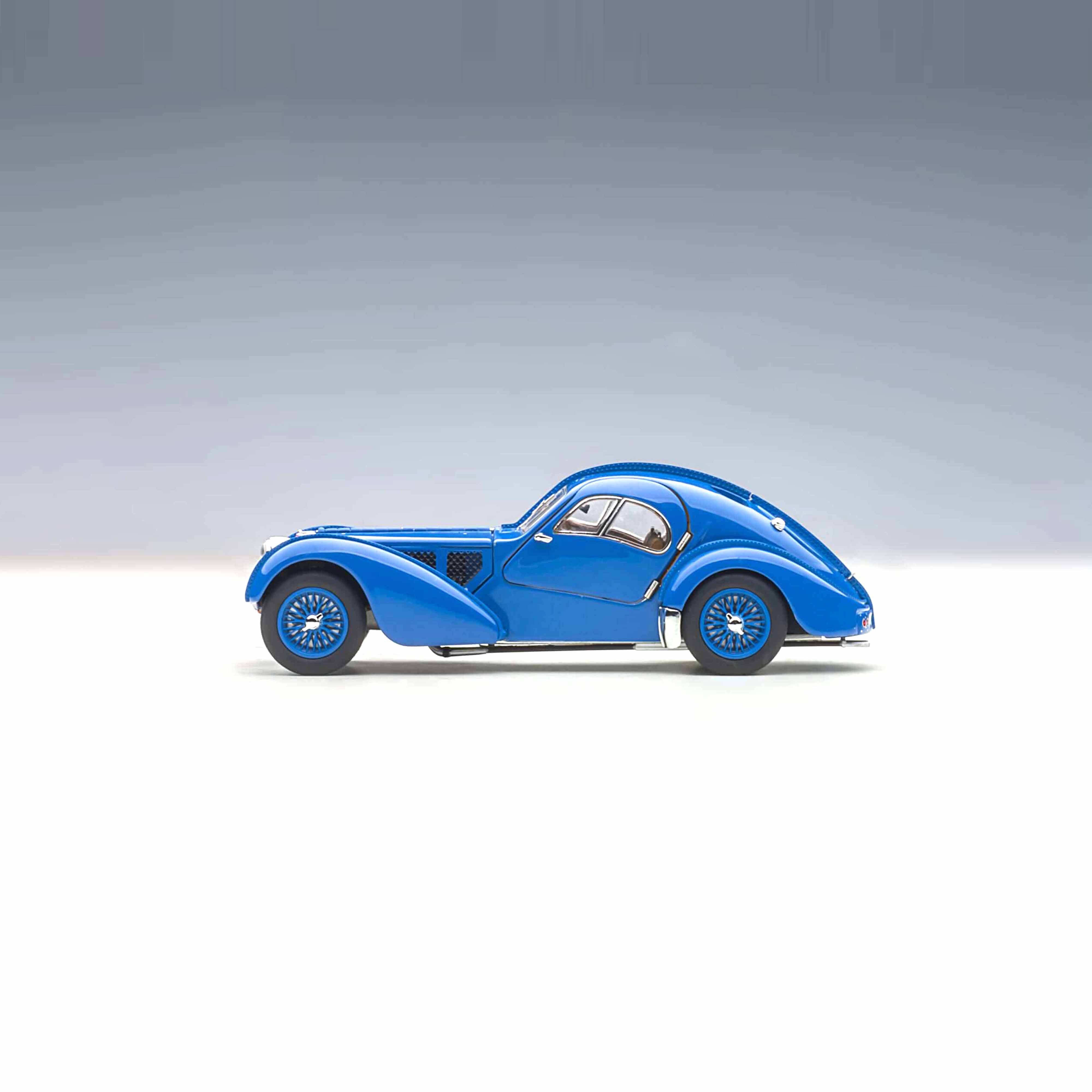 Bugatti 57S Atlantic 1938 Bleu/Roues à rayons en fil de fer 1/43