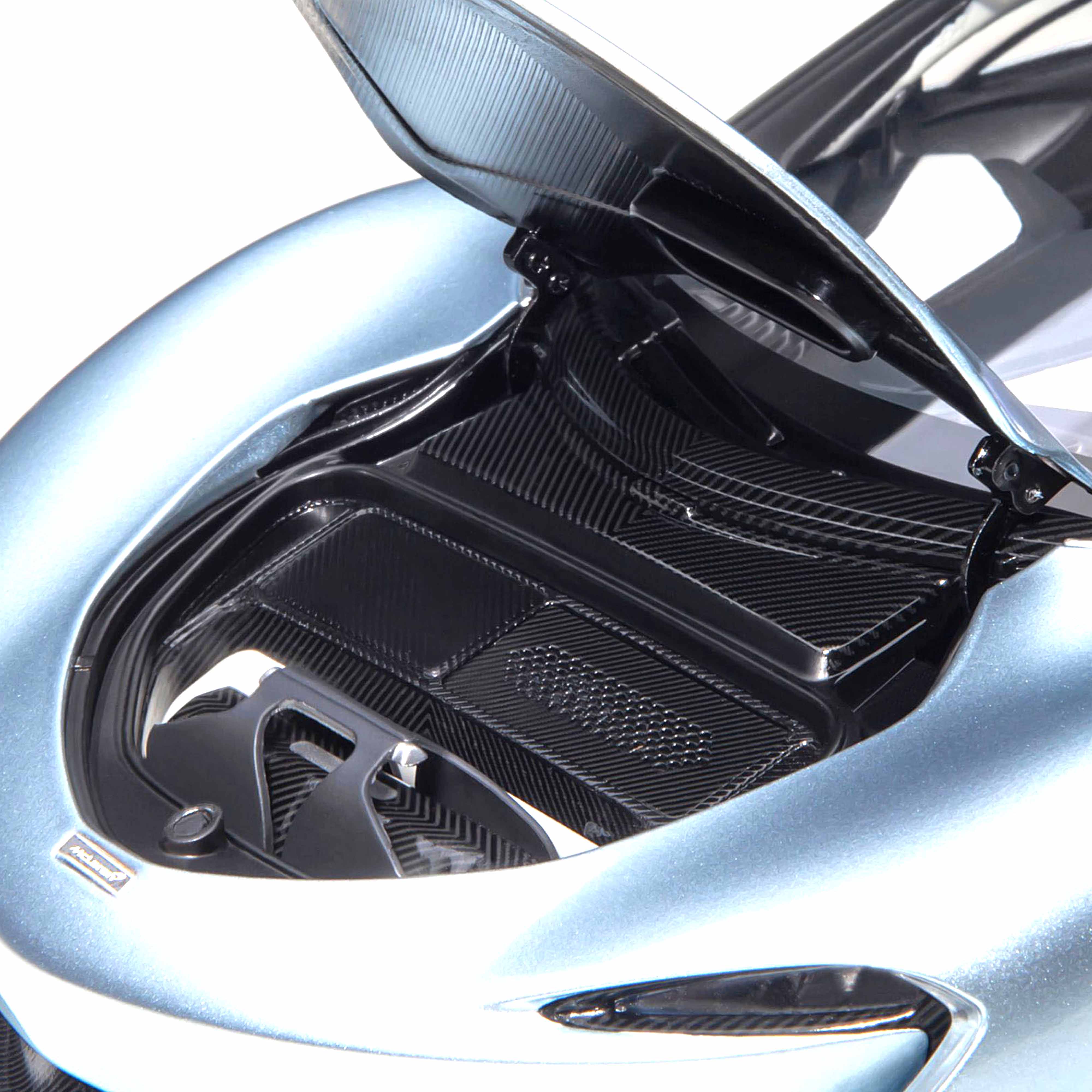 McLaren Speedtail 2020 Bleu Glacé 1/18