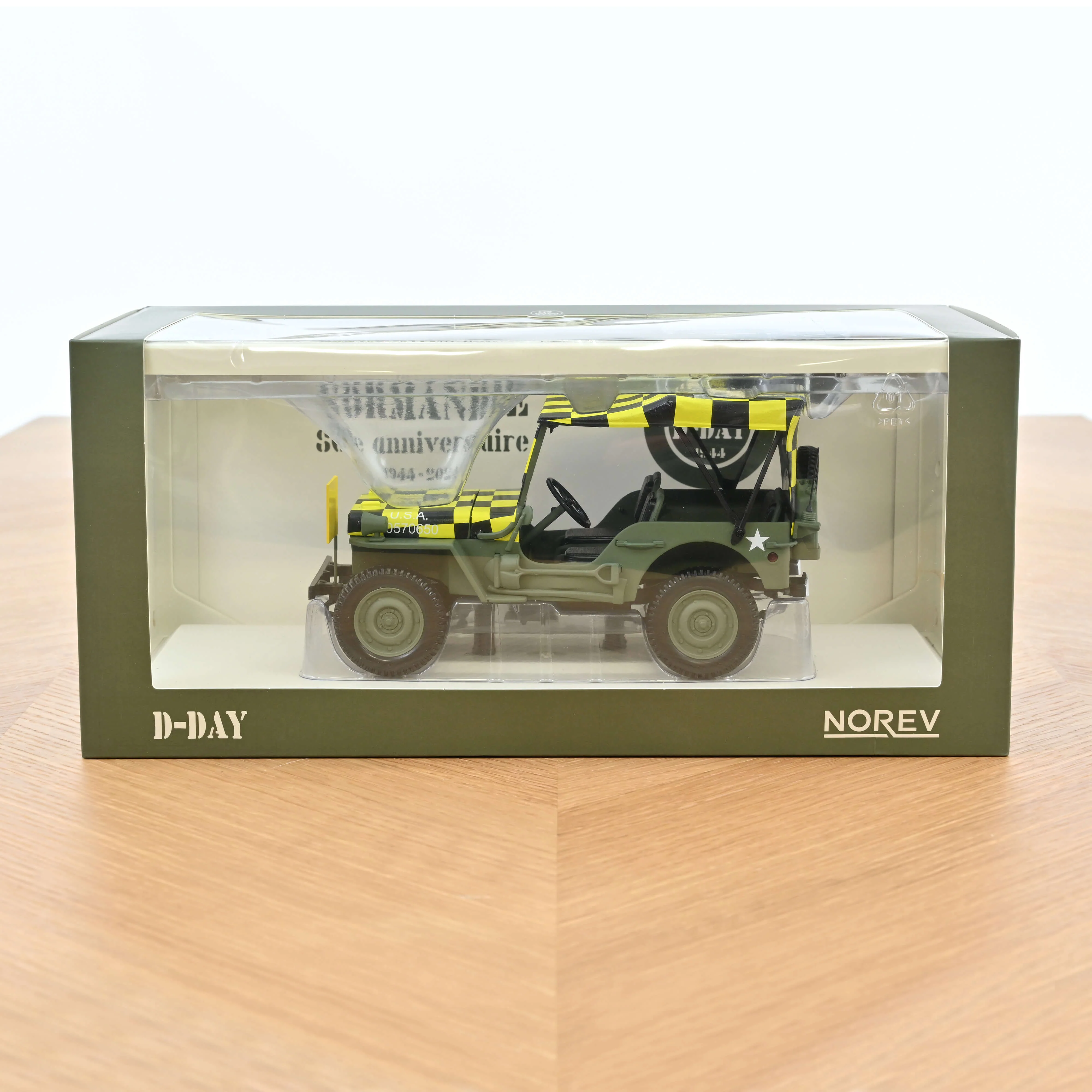 Jeep Militaire 1944 Follow Me 1/18 - 200pcs