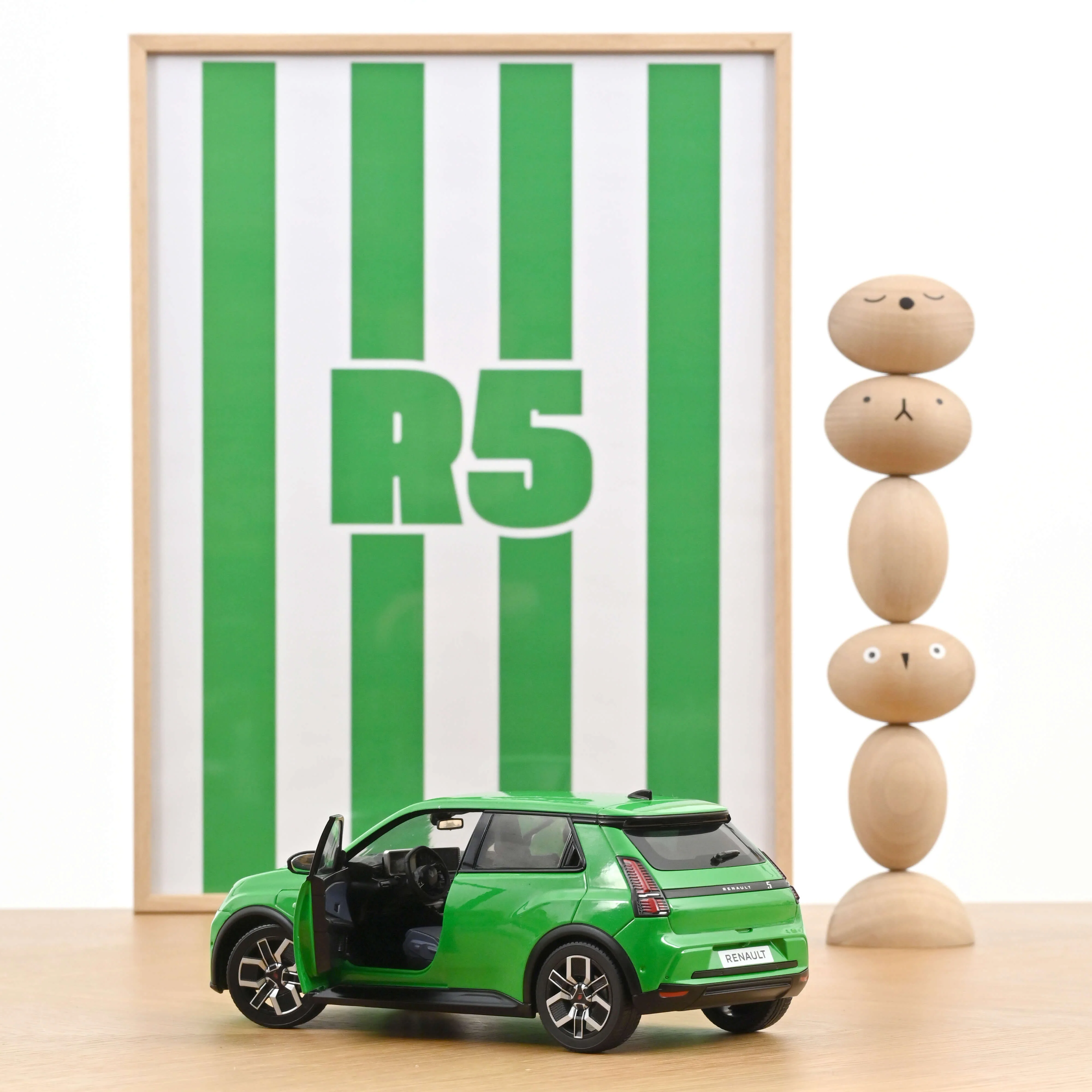 Renault 5 E-Tech Electrique 2024 Vert Pop 1/18 - 200 pcs