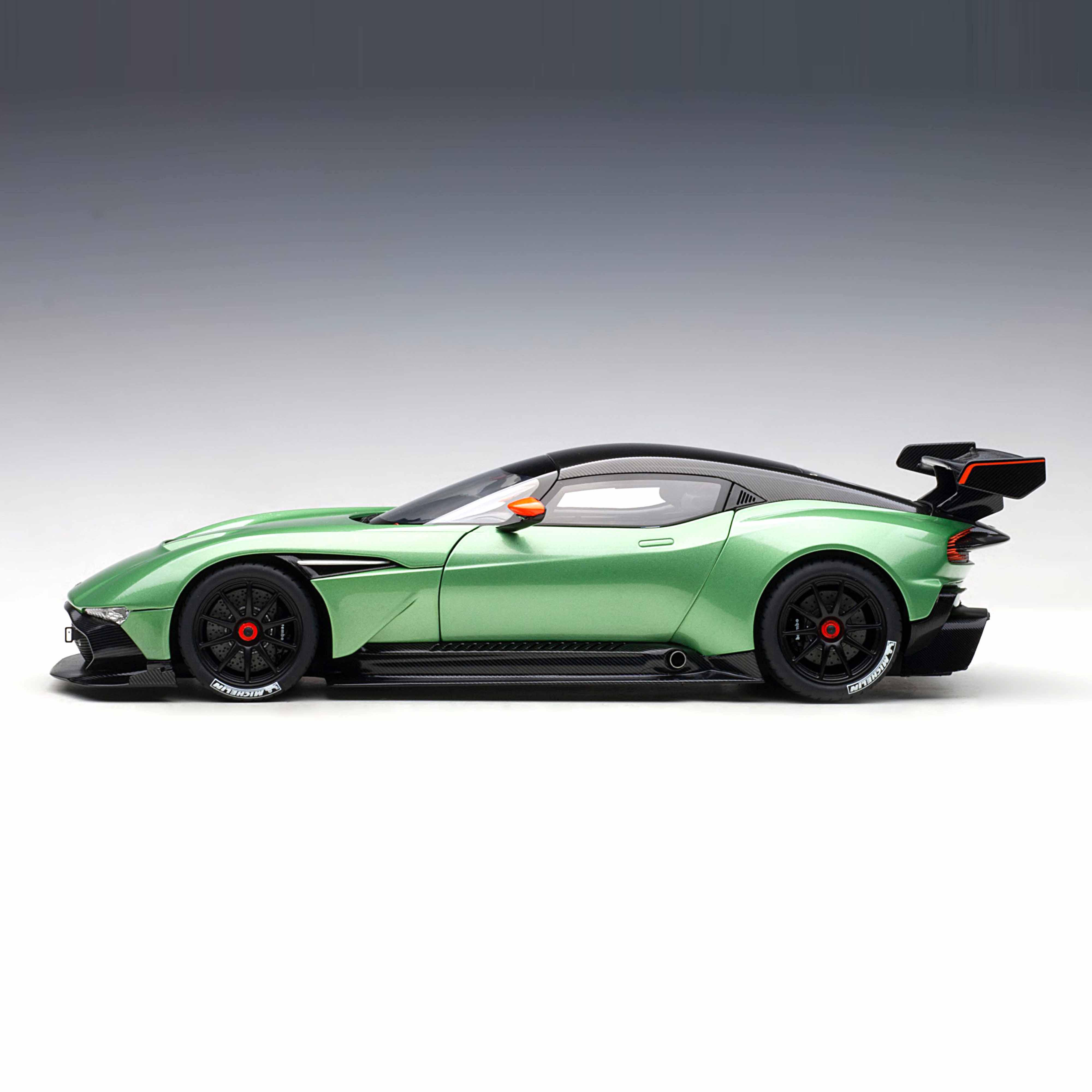 Aston Martin Vulcan 2015 Vert Pommier Métallisé 1/18