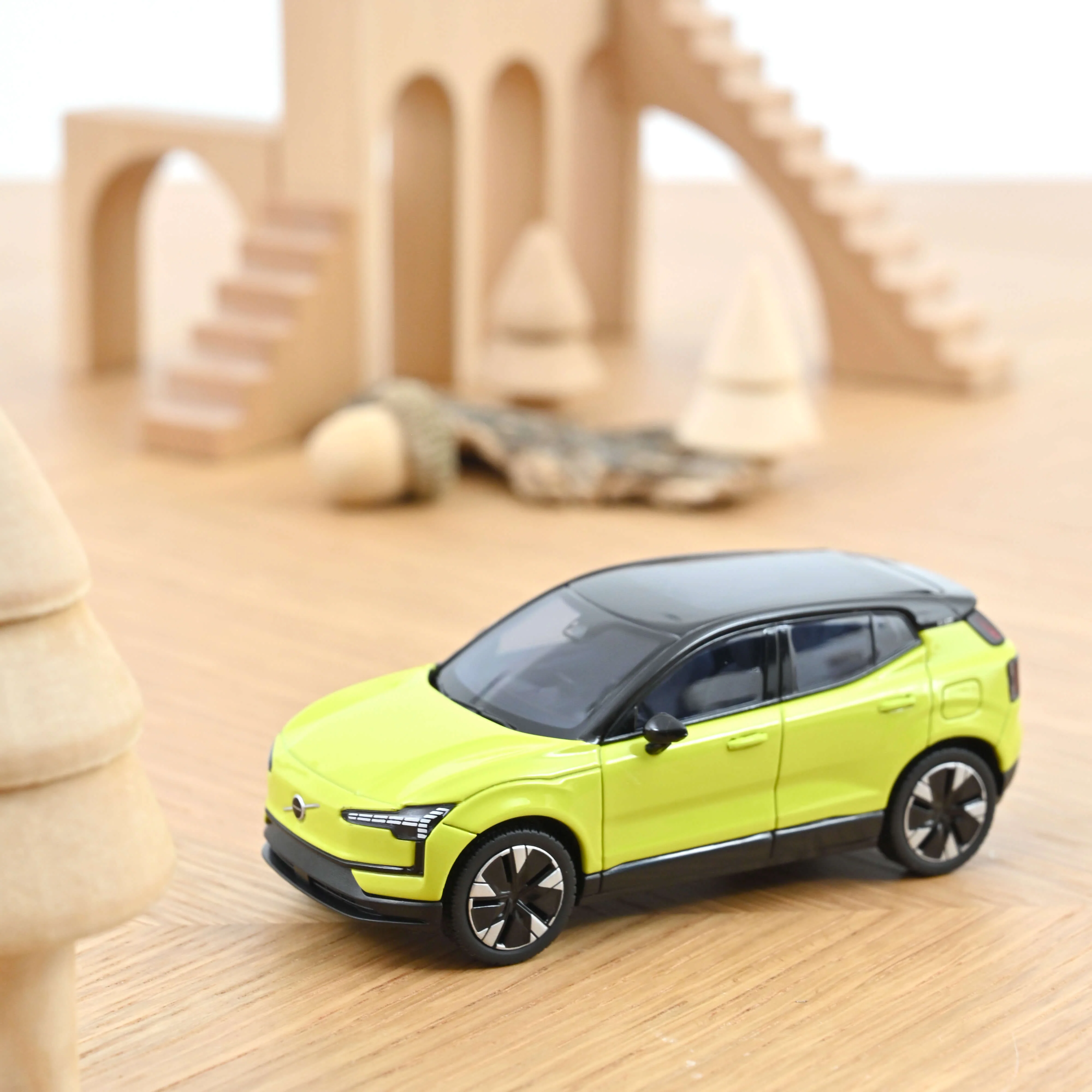 Volvo EX30 2024 Jaune Floral 1/43