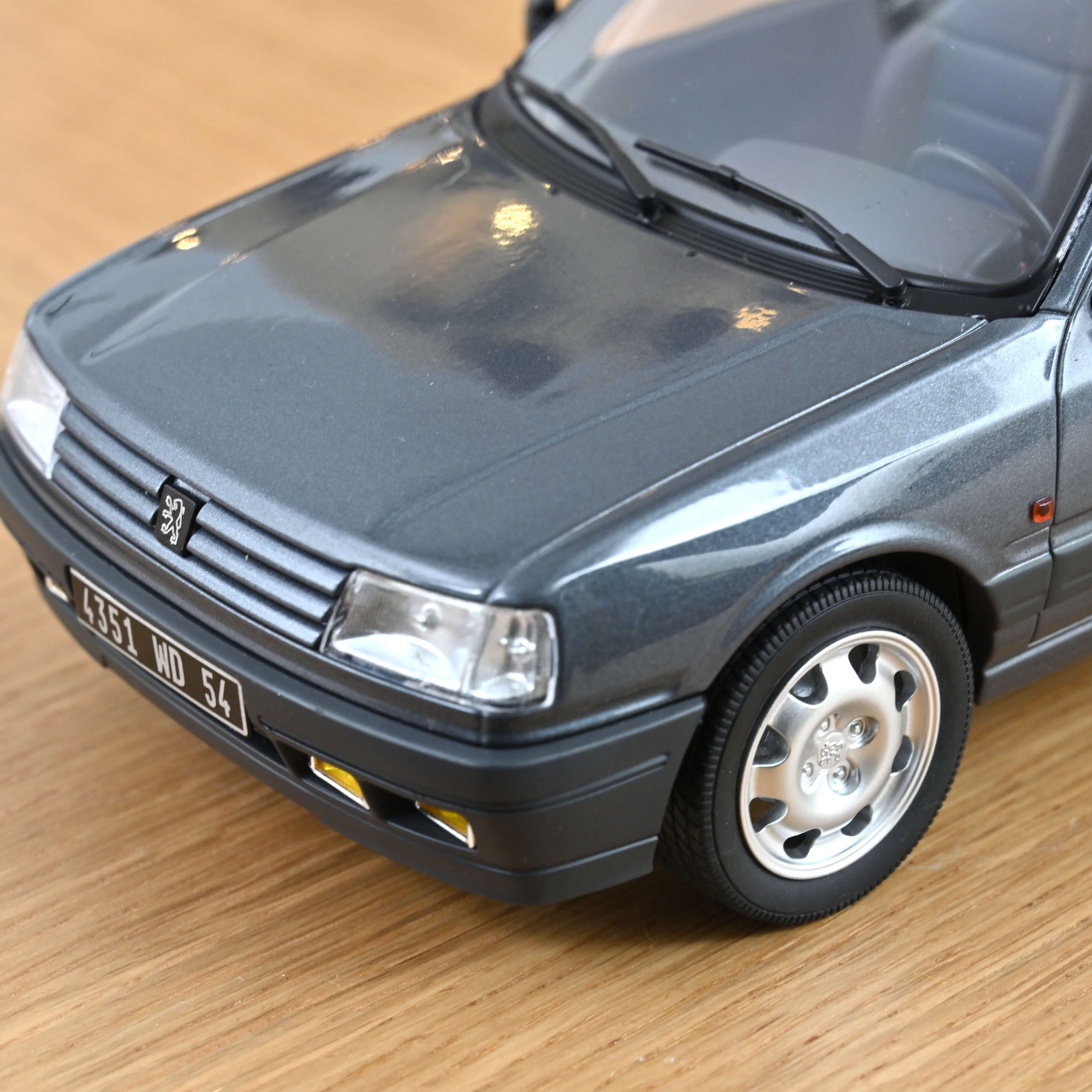 Peugeot 309 GTi 16 1991 Gris Magnum 1/18 - 300pcs