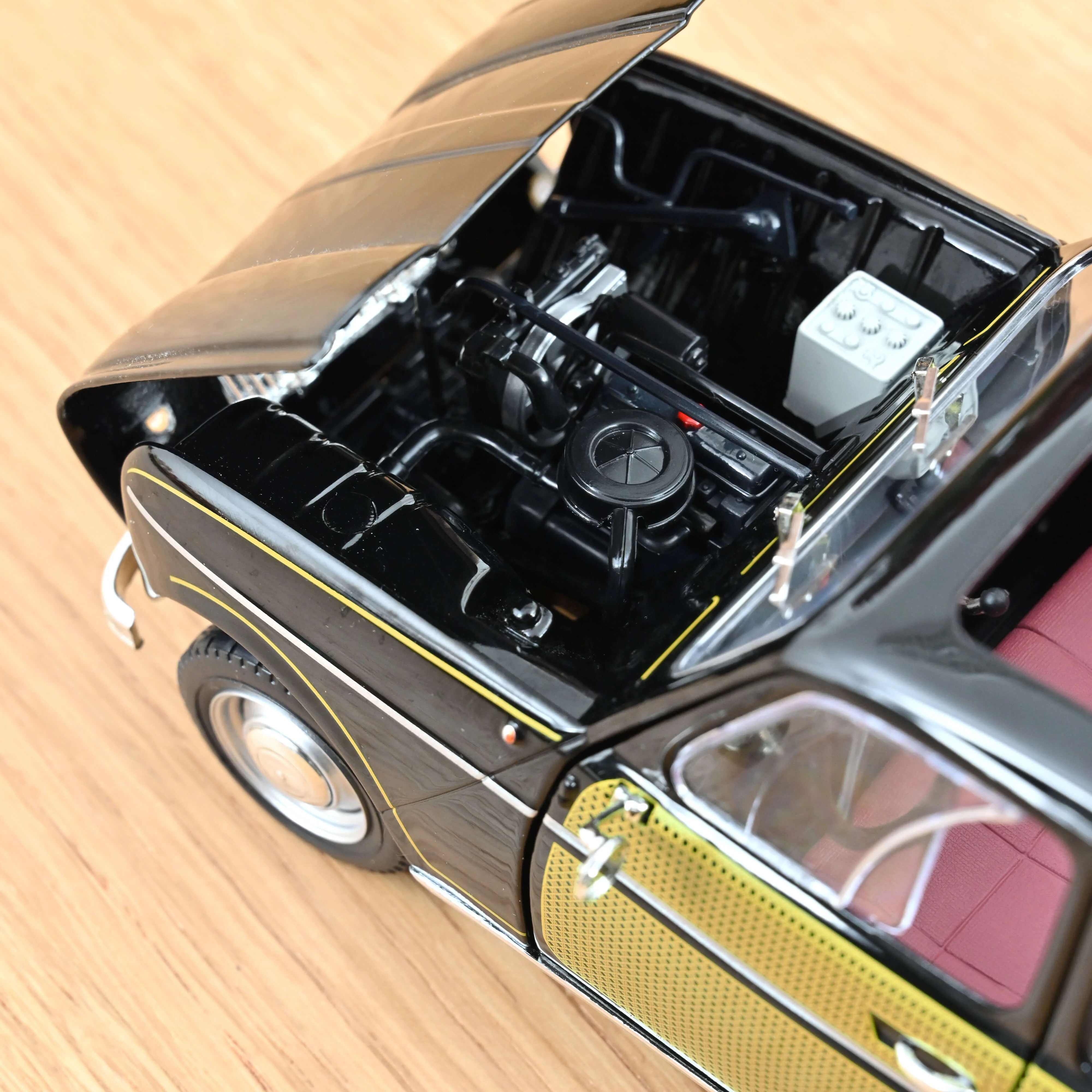 Renault 4 Parisienne 1963 Noire et Jaune 1/18 - 200pcs