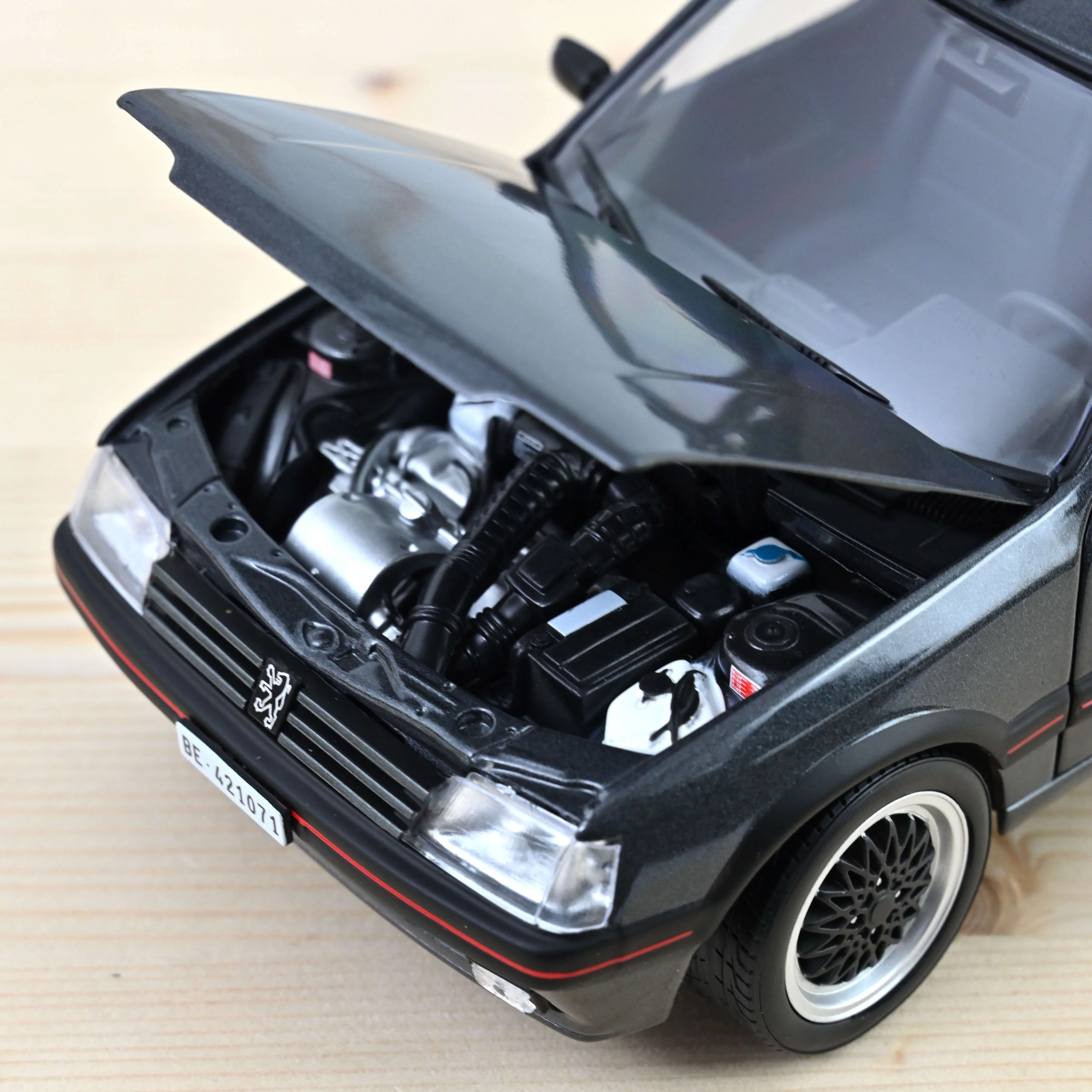 Peugeot 205 GTi Collection 1992 Graphite Gris 1/18 - 300pcs