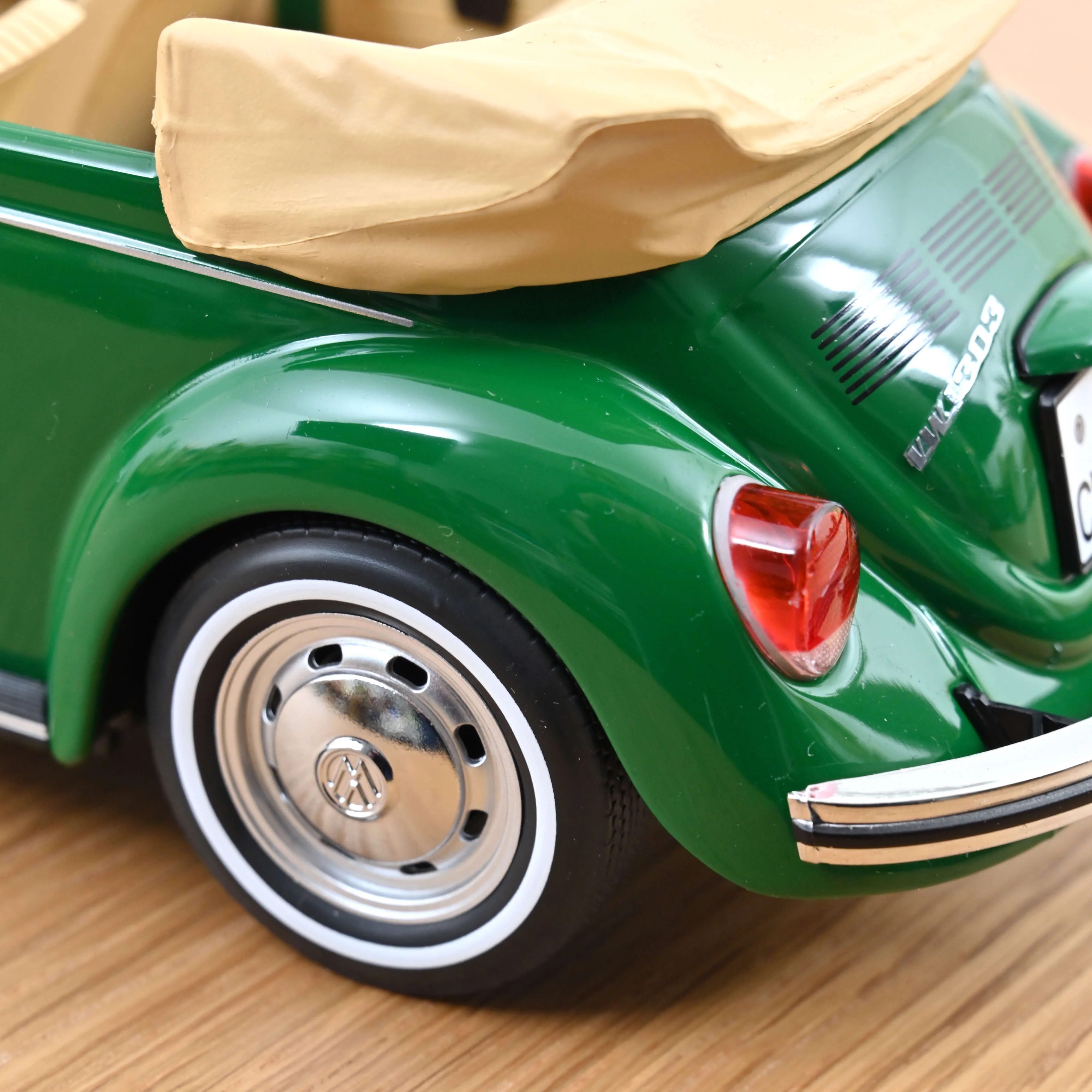 VW 1303 Cabriolet 1972 Vert Sambesi 1/18 - 200pcs