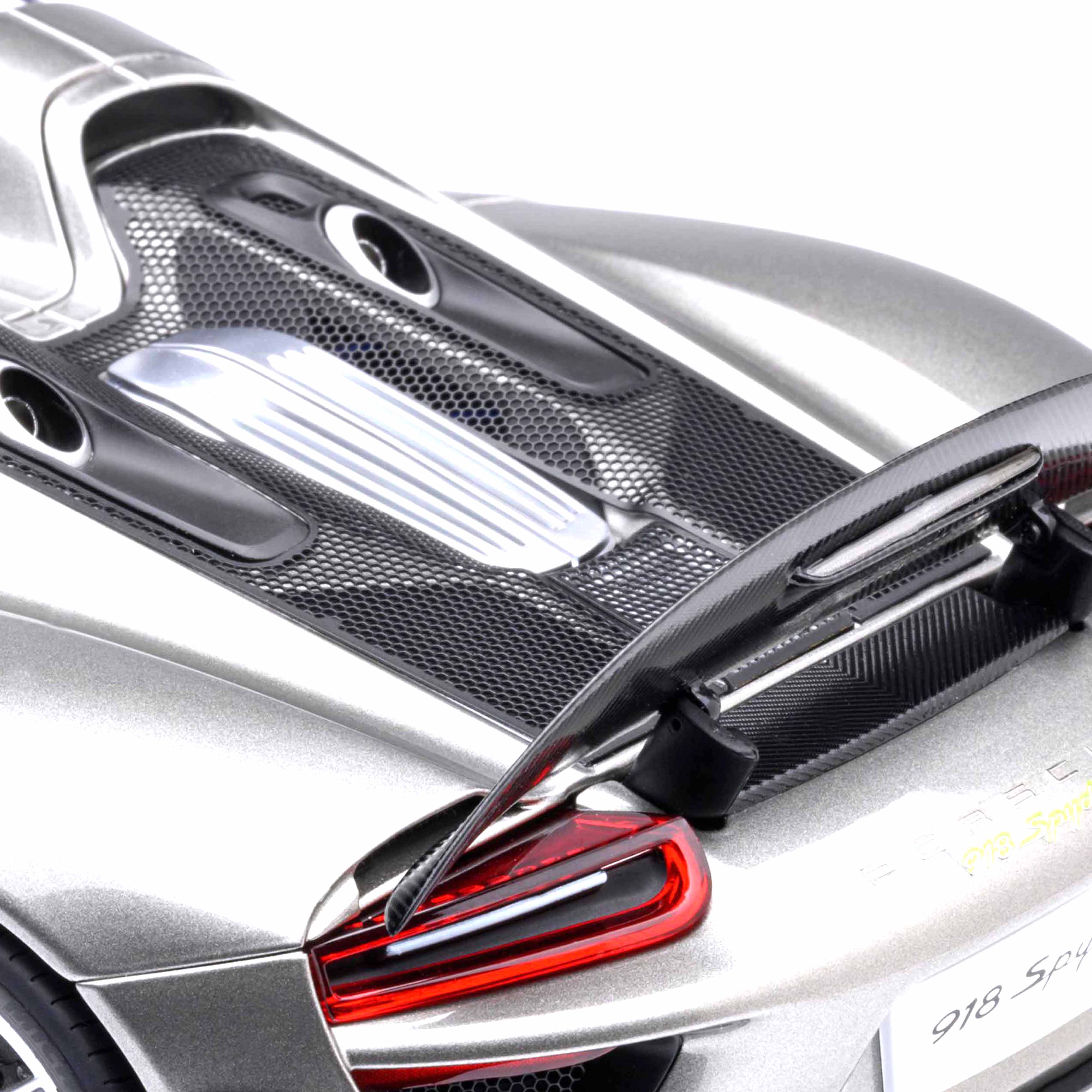 Porsche 918 Spyder Weissach Package Métal liquide argenté 1/18