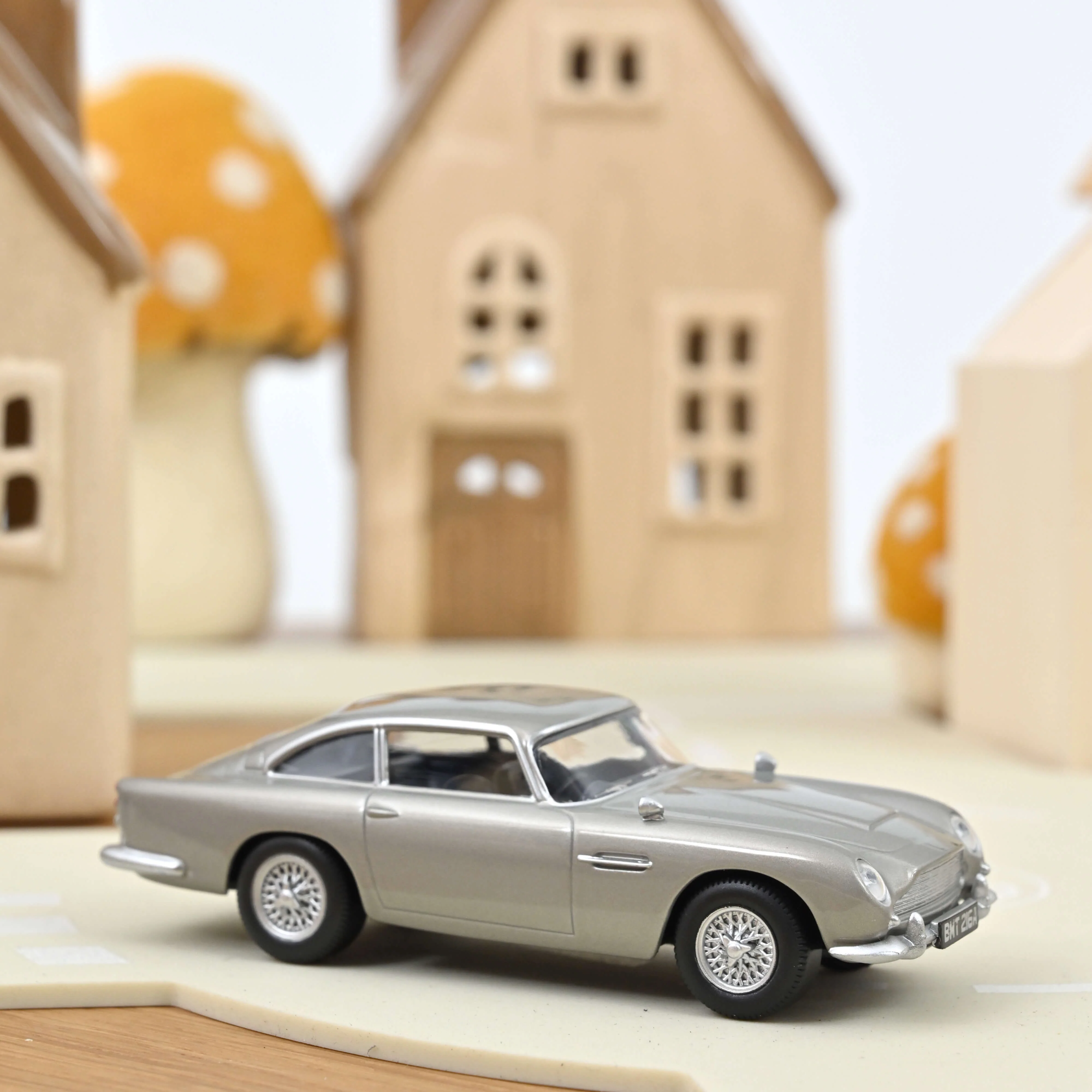 Aston Martin DB5 1963 Gris Bouleau Argenté Jet-car 1/43