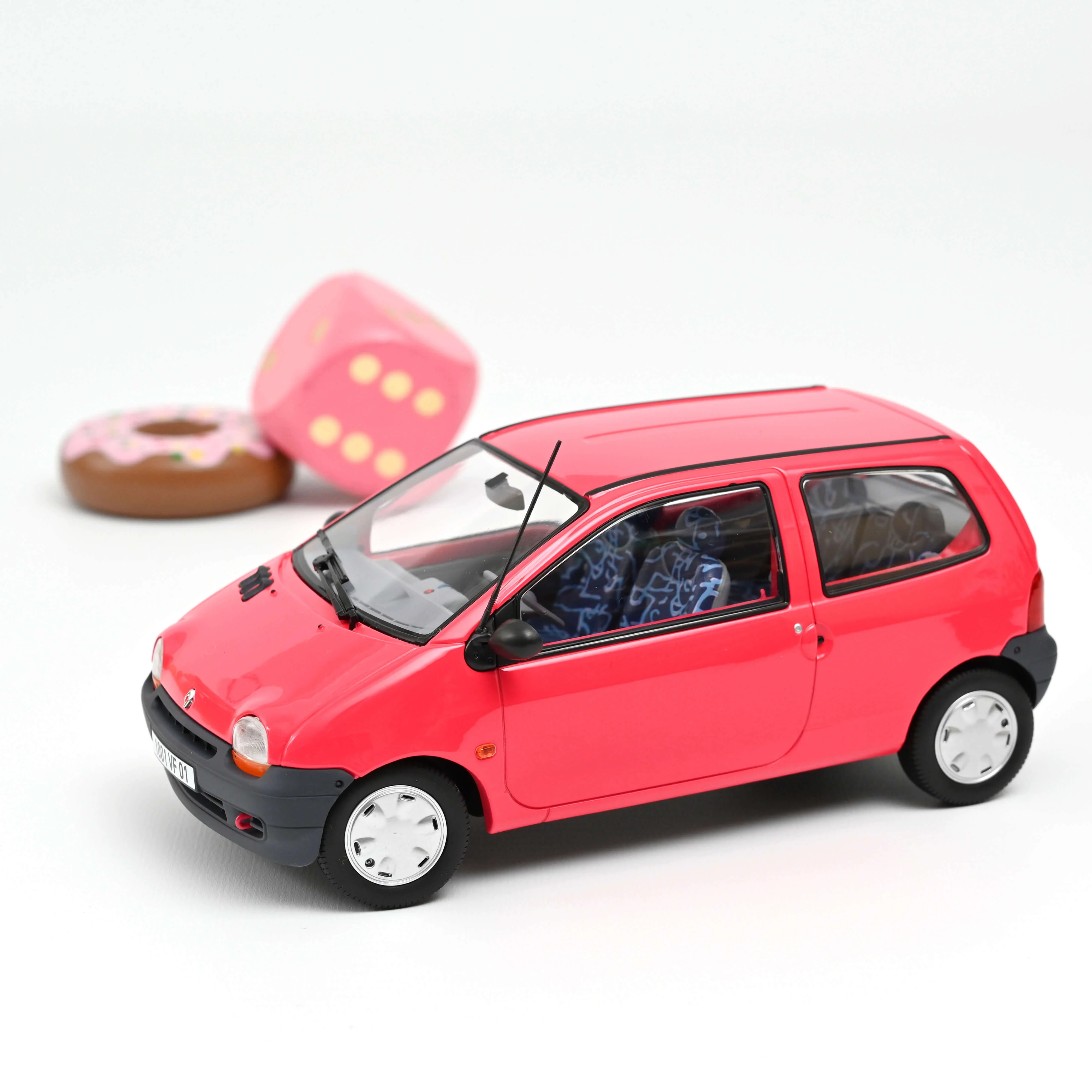 Renault Twingo 1995 Magenta 1/18 - 200pcs