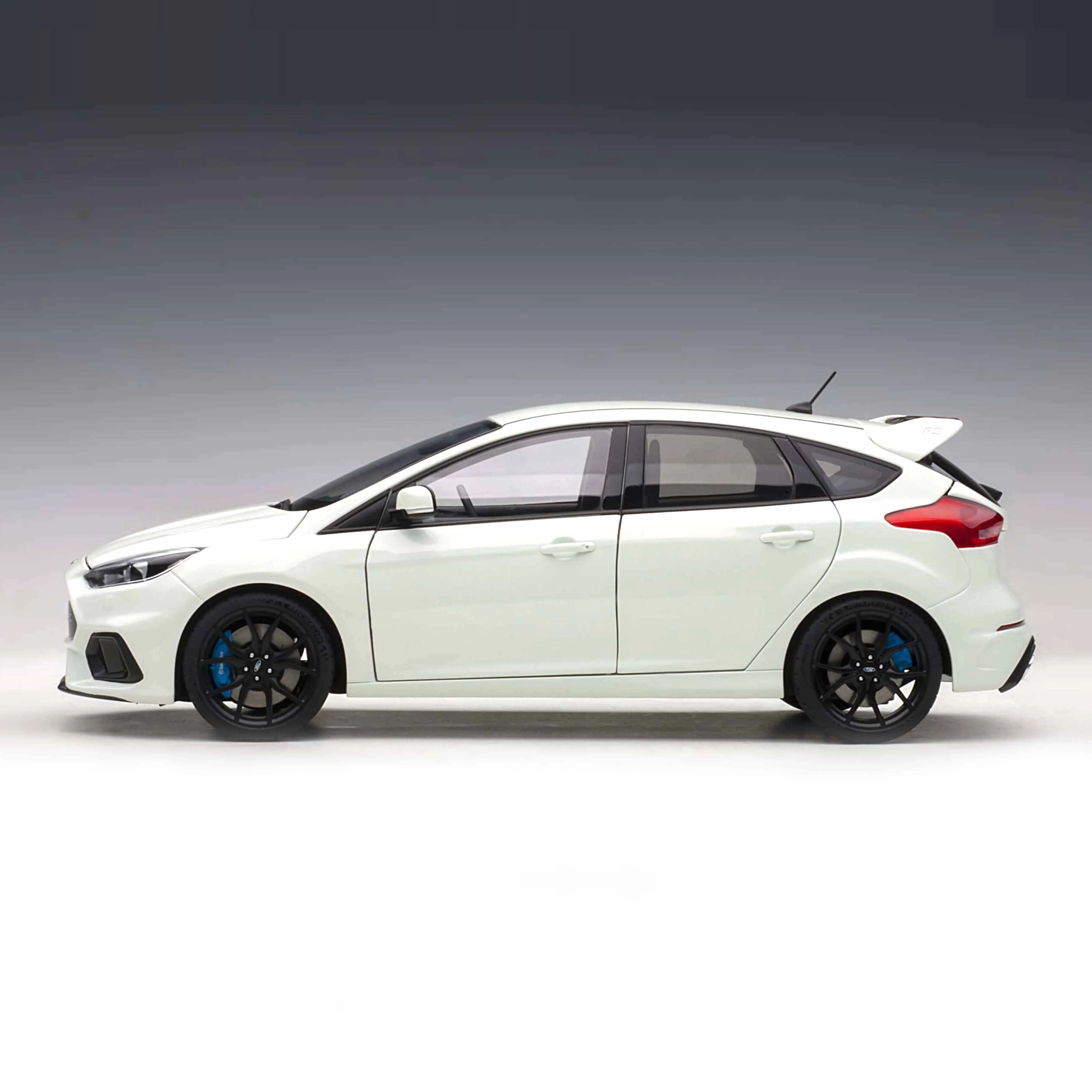 Ford Focus RS 2016 Blanc glacé 1/18