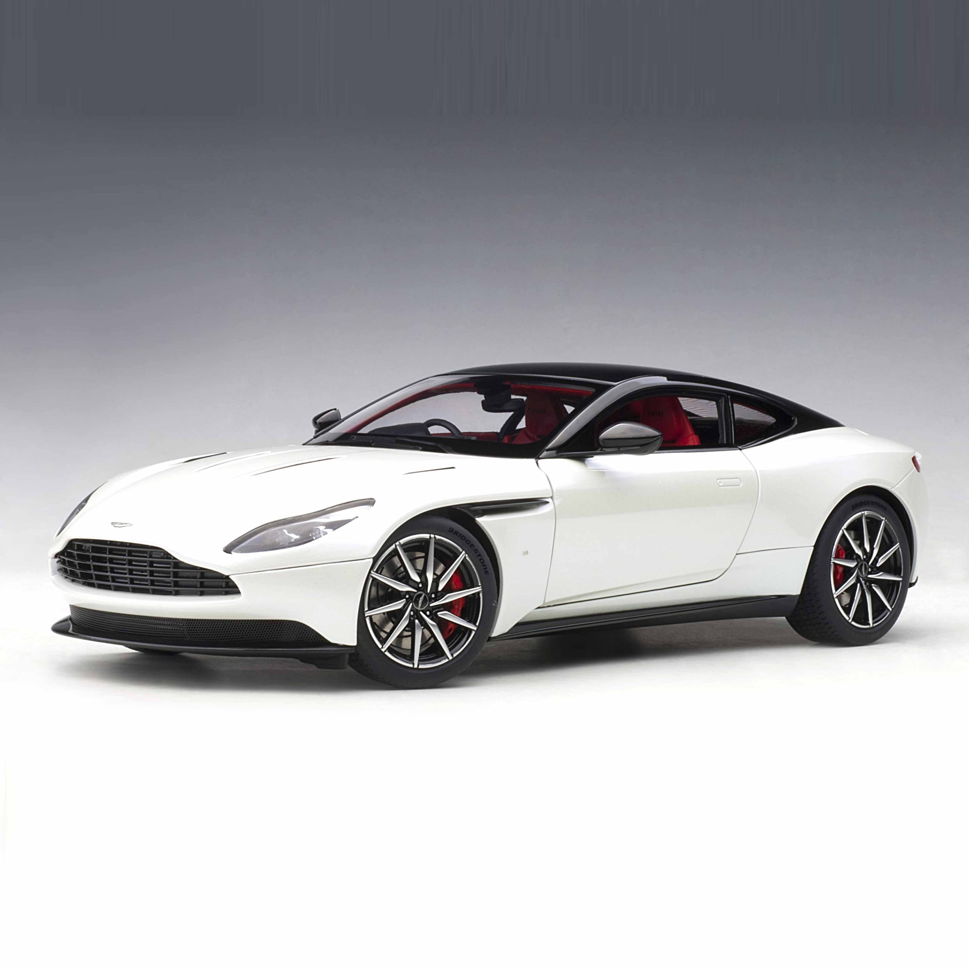 Aston Martin DB11 Givre du matin Blanc 1/18