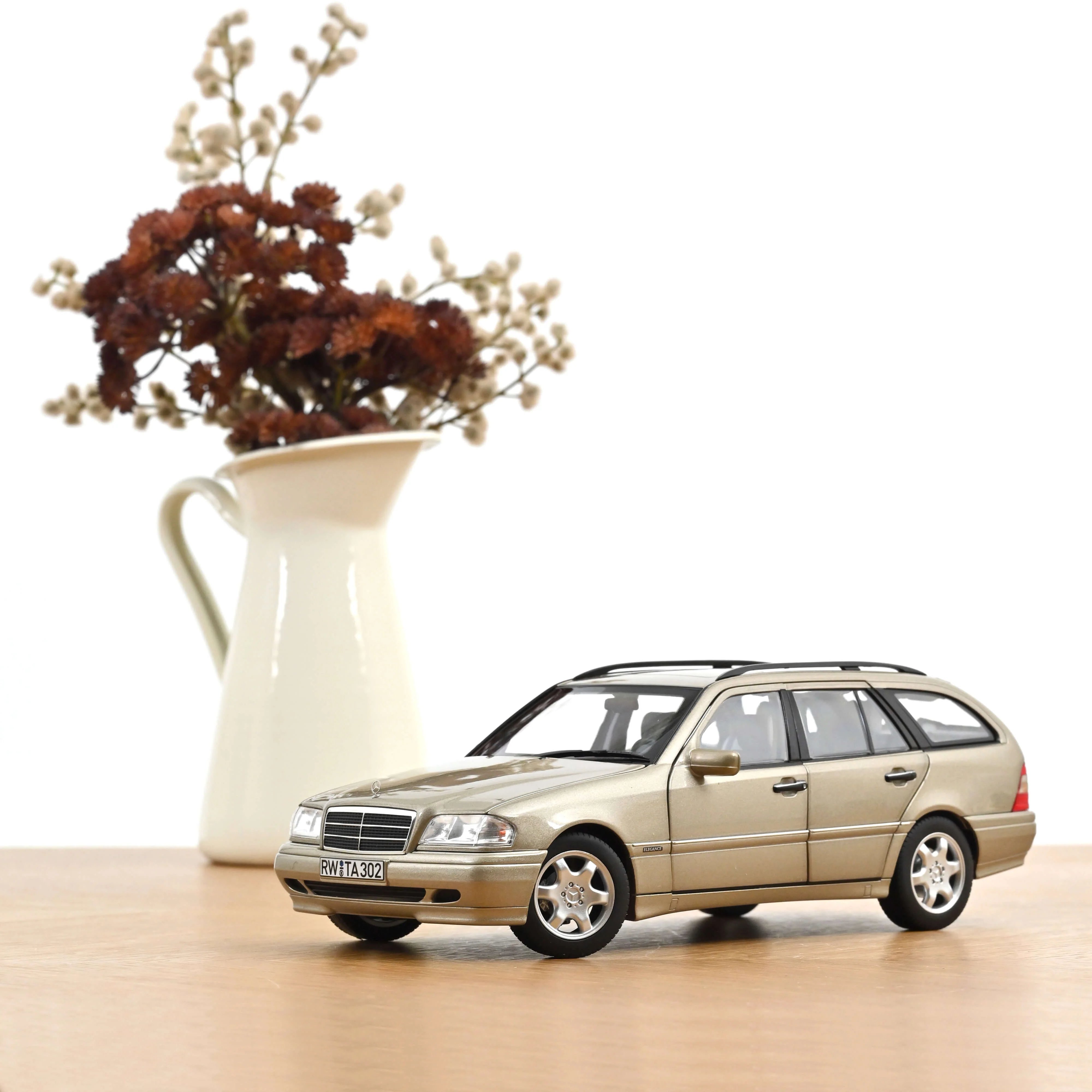 Mercedes-Benz C-Class T-Model 1997 Argent Fumé 1/18