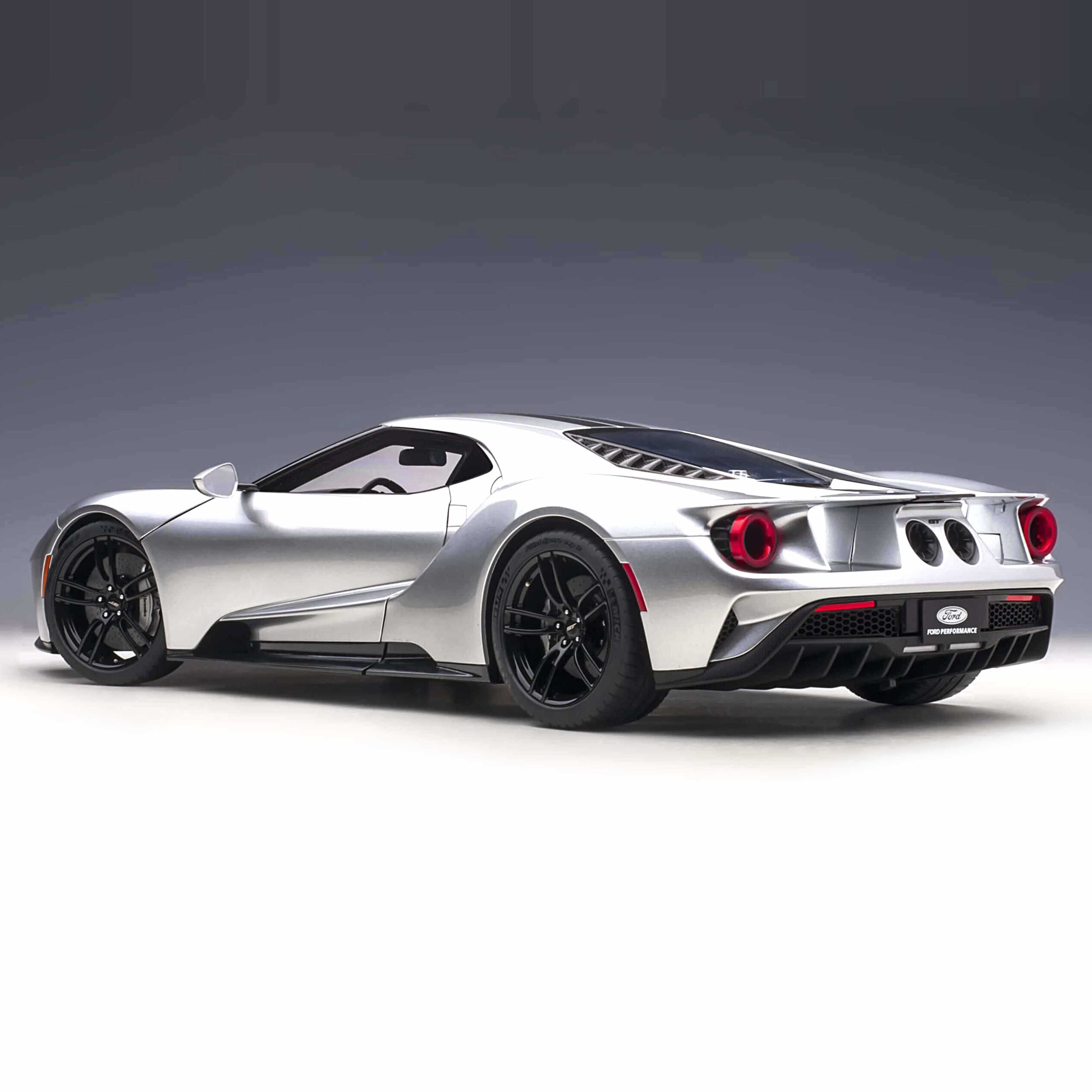 Ford GT 2017 Bandes argentées/noires 1/12